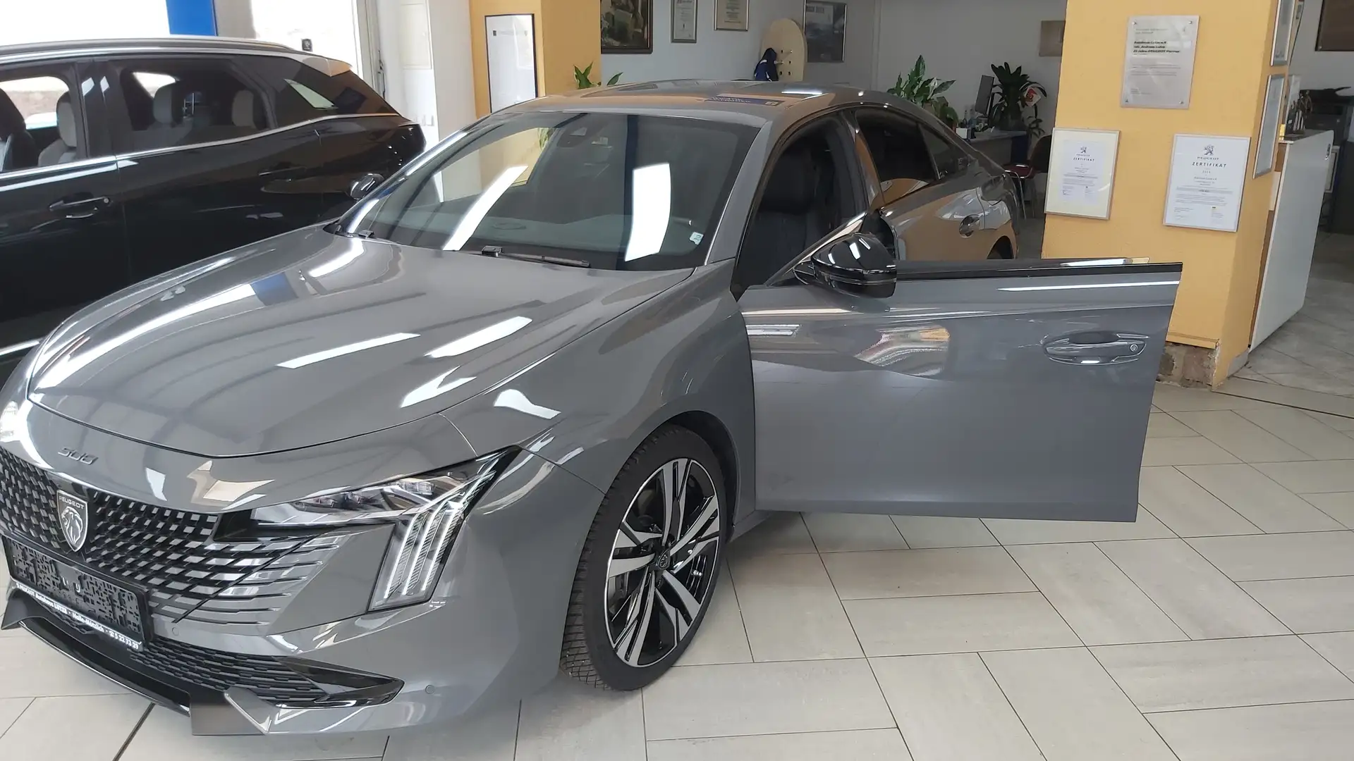 Peugeot 508 GT-180 Hybrid-Voll Leder-SHZ-VORN,Navi, Grau - 1