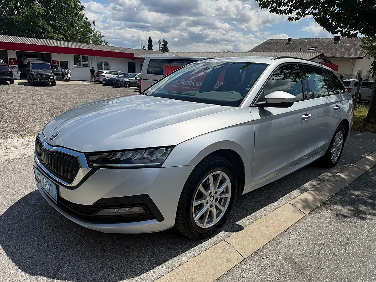 Skoda Octavia Combi 2,0 TDI 4x4 Ambition DSG Silber - 1