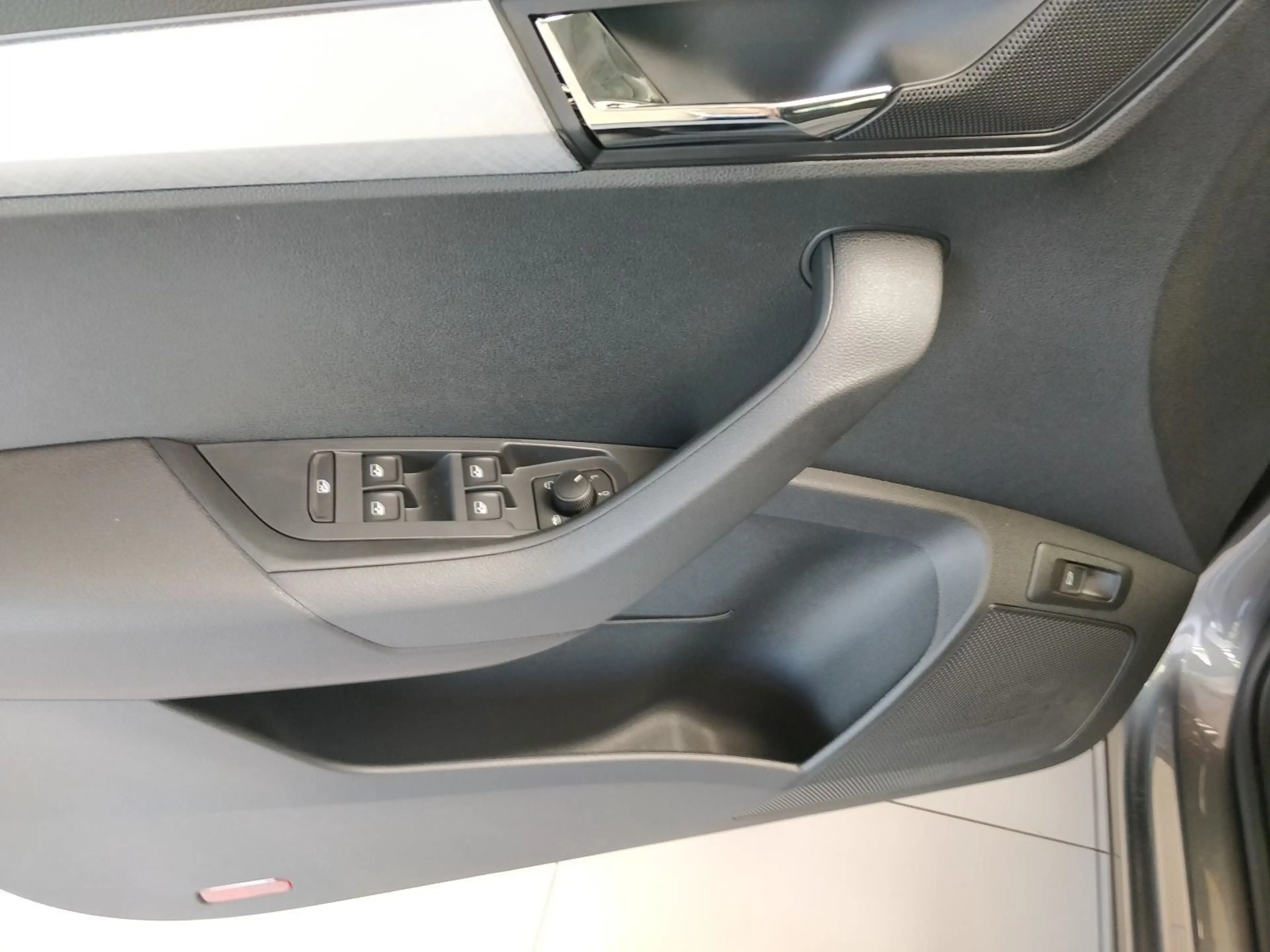 Skoda Karoq 1.5 TSI Balance 150PS AHK 360 LKHZ SHZ KES — photo 10