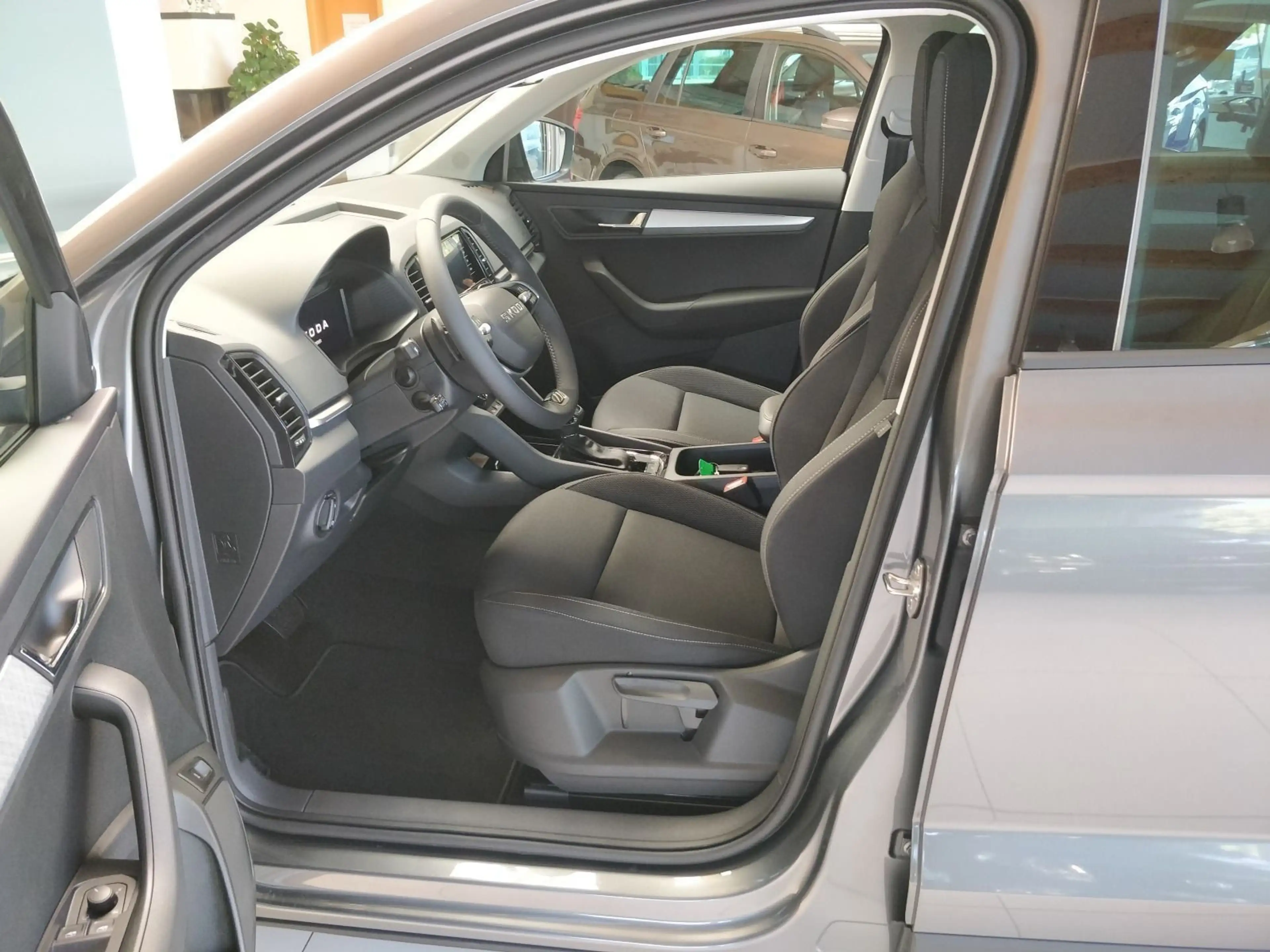 Skoda Karoq 1.5 TSI Balance 150PS AHK 360 LKHZ SHZ KES — photo 9