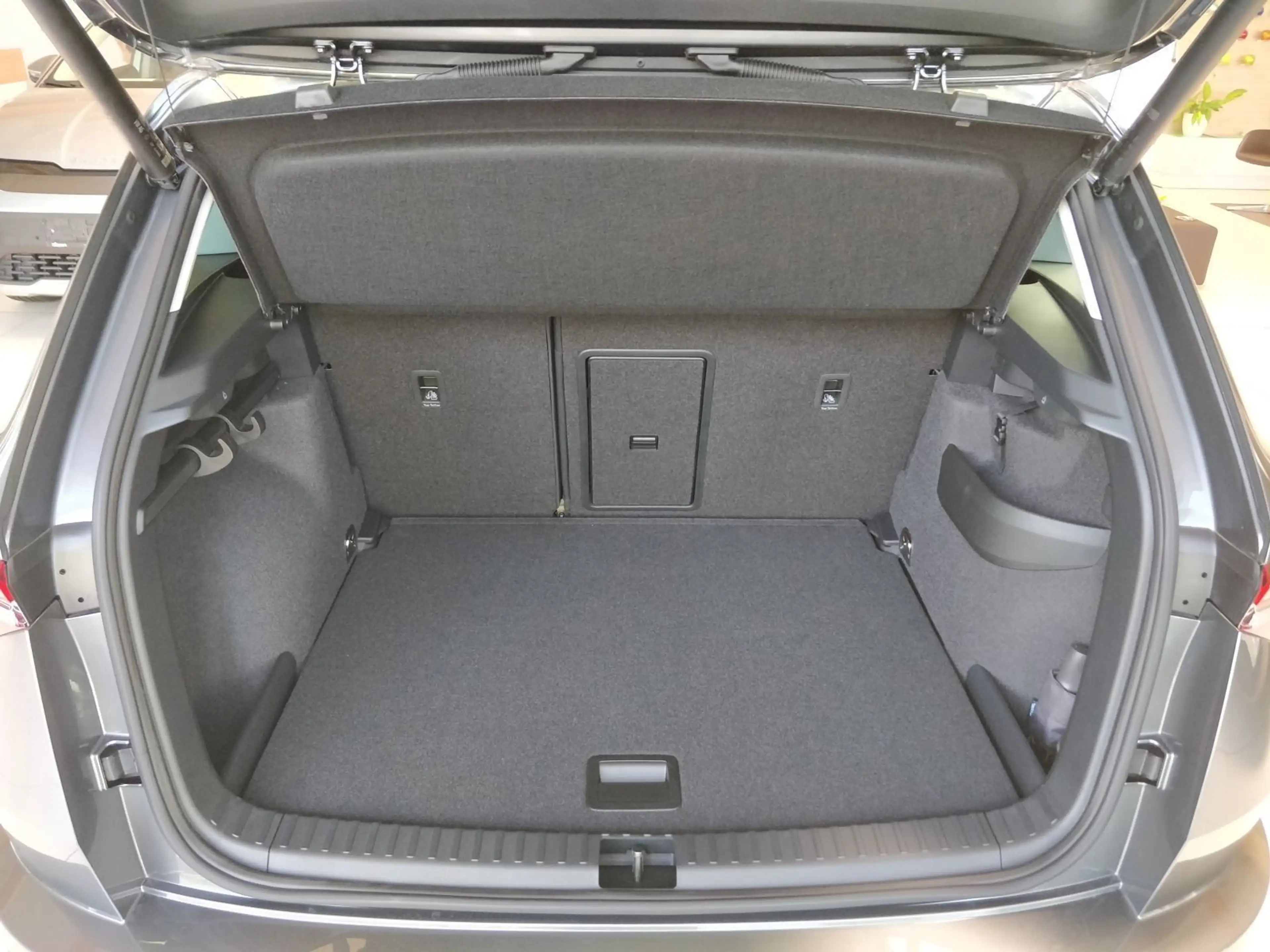 Skoda Karoq 1.5 TSI Balance 150PS AHK 360 LKHZ SHZ KES — photo 7