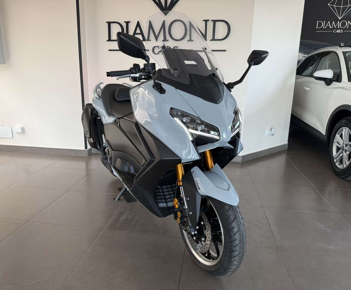 Yamaha TMAX 560 Tech Max 2026 Ceramic Grey