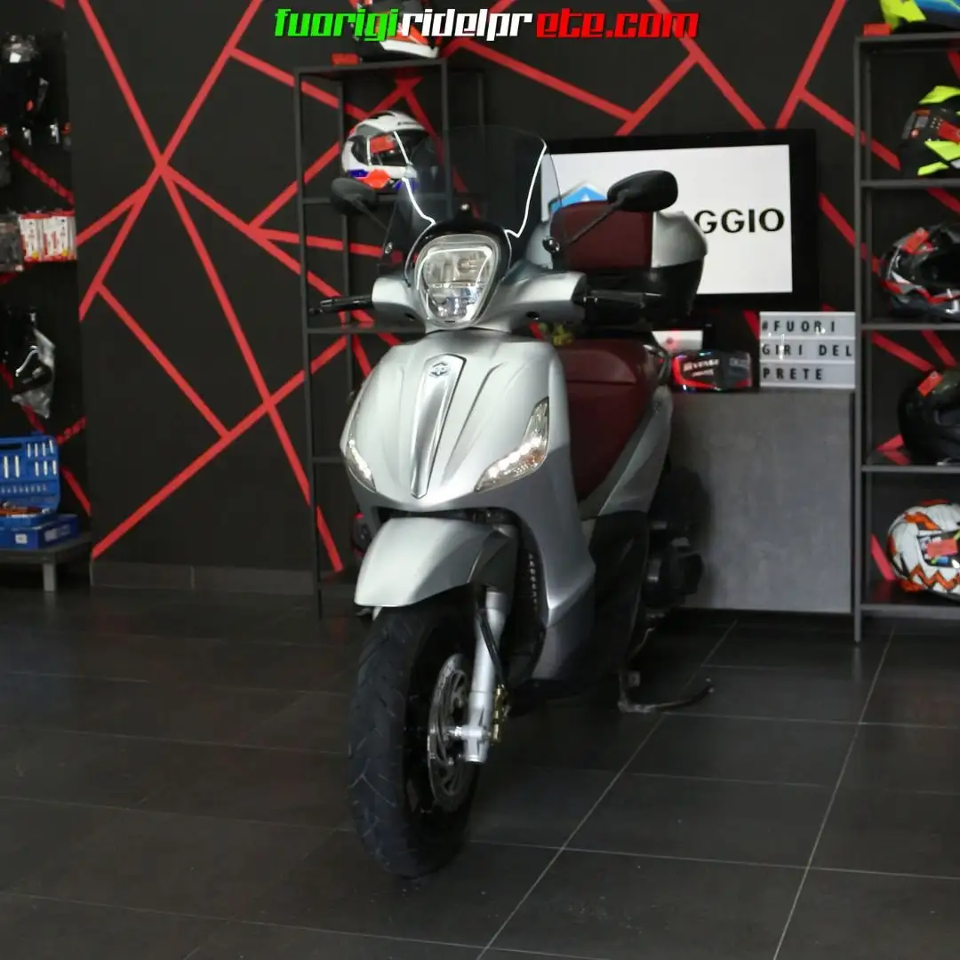 Piaggio Beverly 350 SportTouring Grijs - 1