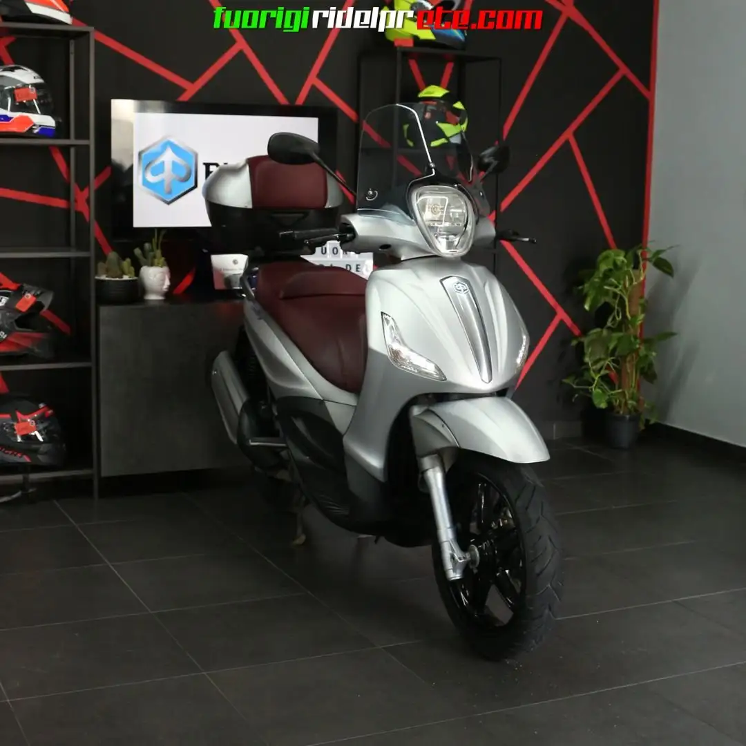 Piaggio Beverly 350 SportTouring Grijs - 2