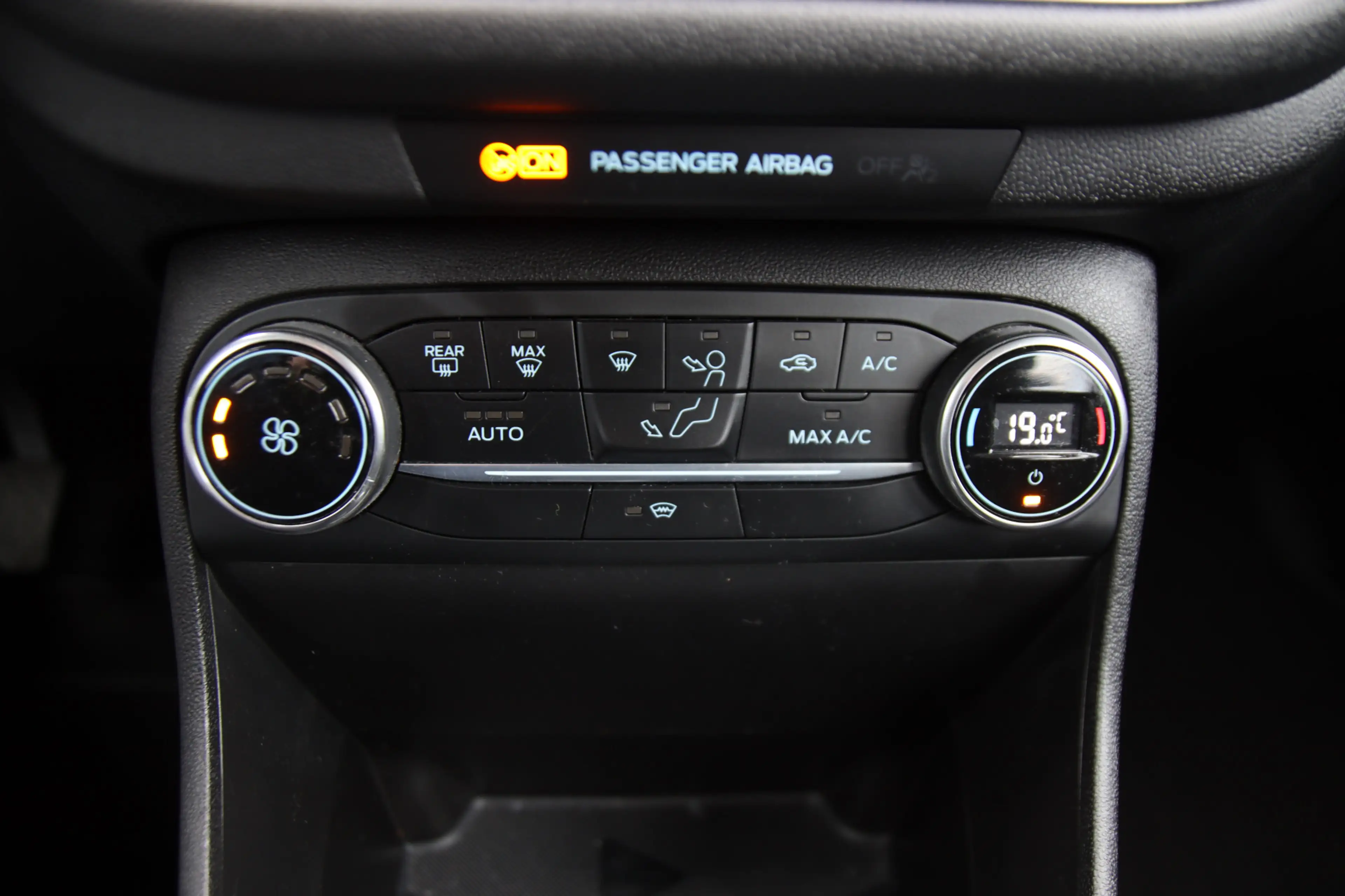 Ford Fiesta 1.0 EcoB Titanium BLIS, B&O, Carplay, Clima, Camer — photo 29