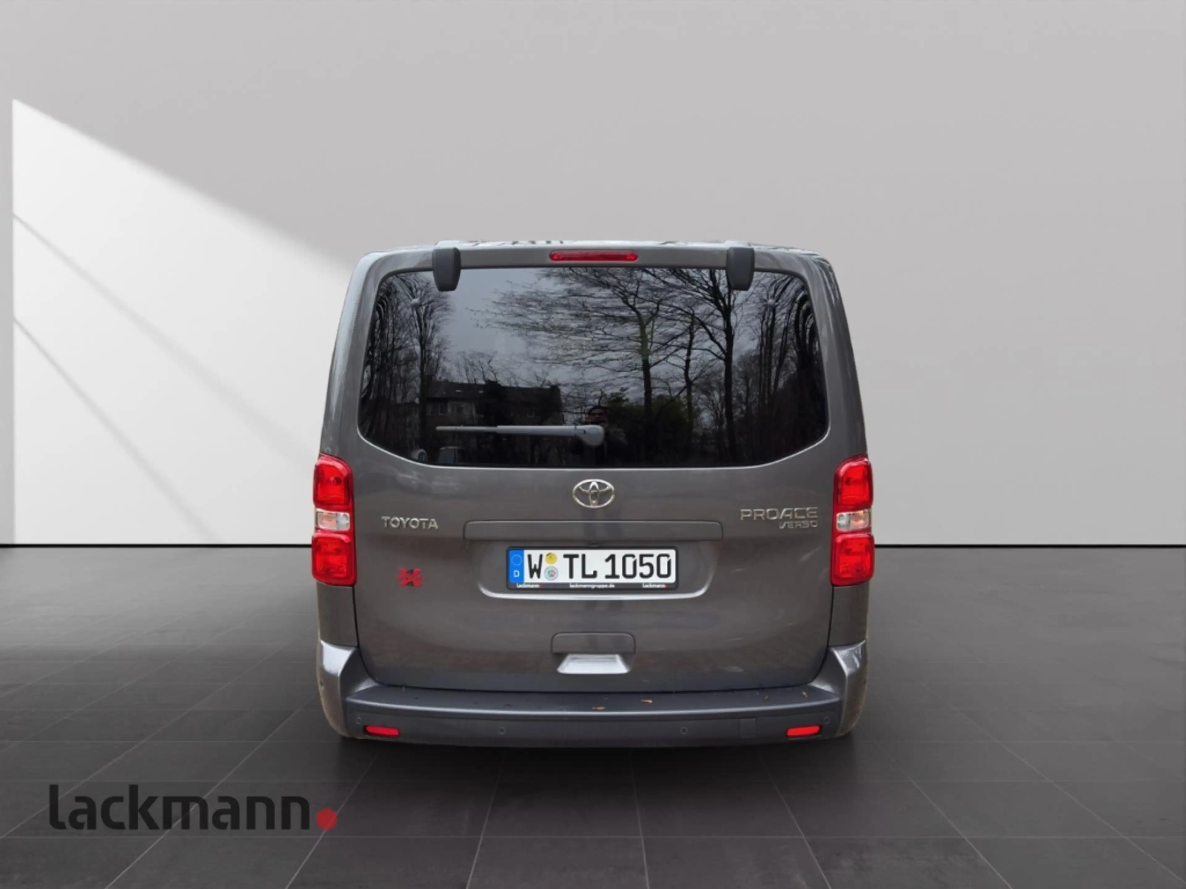 Toyota Proace 2.0 L2 4X4 Shuttle Comfort Verso 9 Sitzer — photo 6