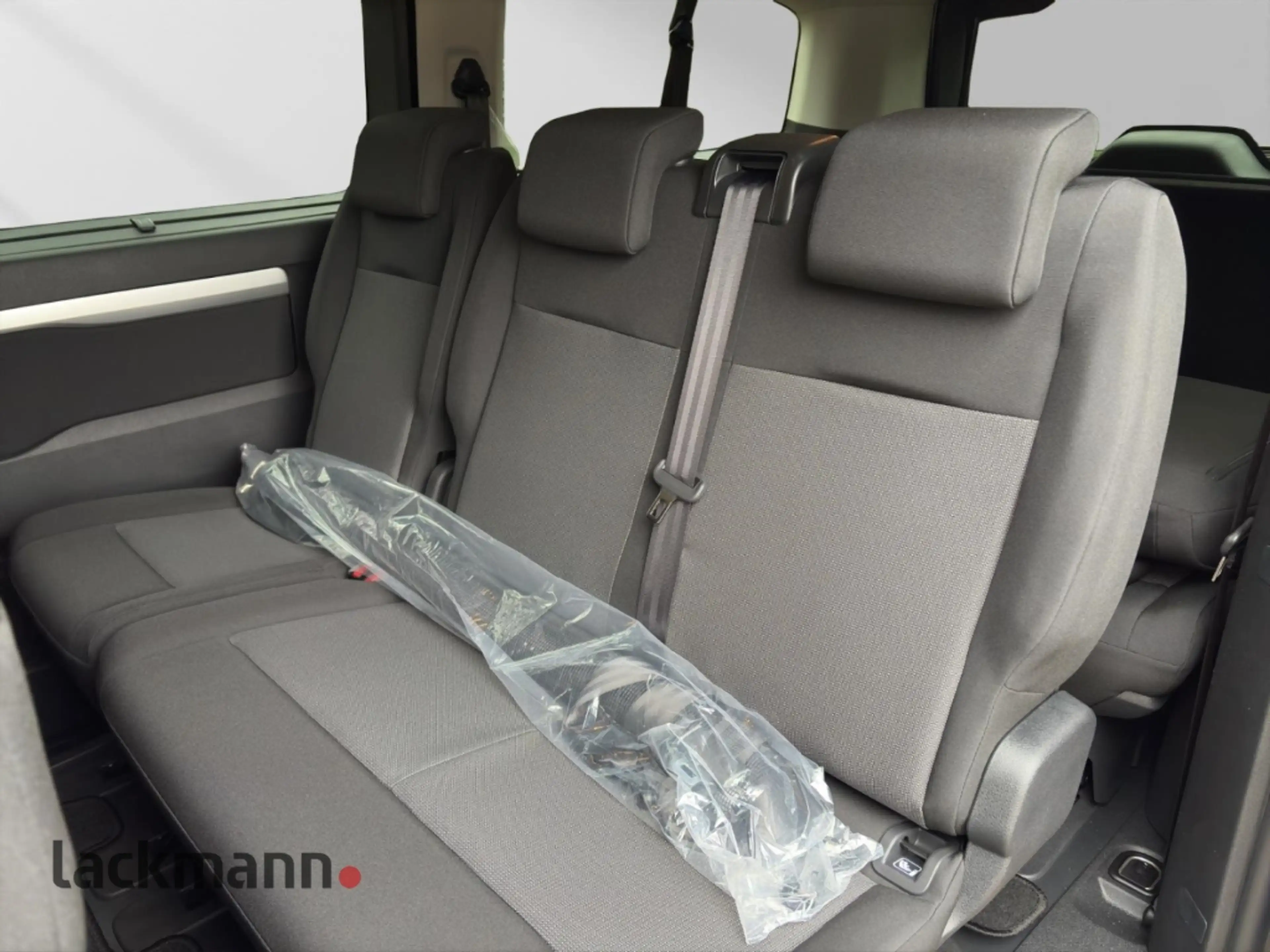 Toyota Proace 2.0 L2 4X4 Shuttle Comfort Verso 9 Sitzer — photo 12