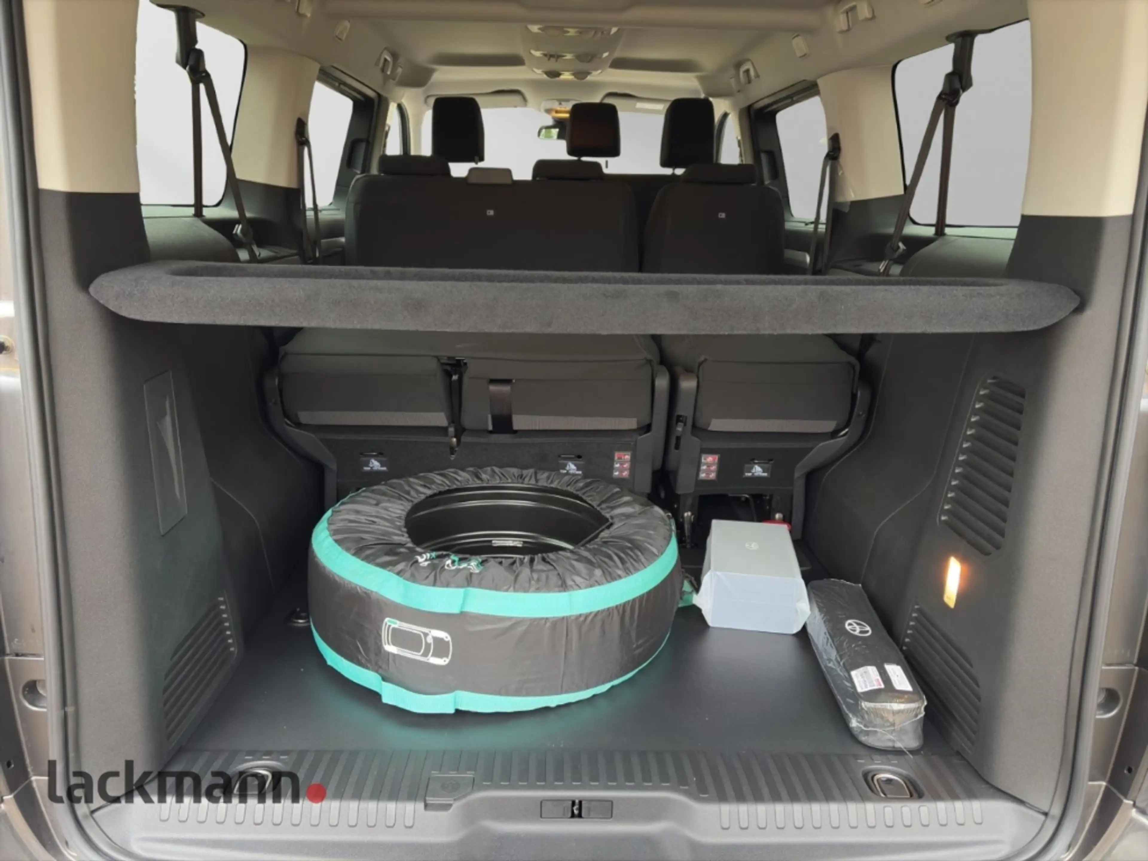 Toyota Proace 2.0 L2 4X4 Shuttle Comfort Verso 9 Sitzer — photo 13
