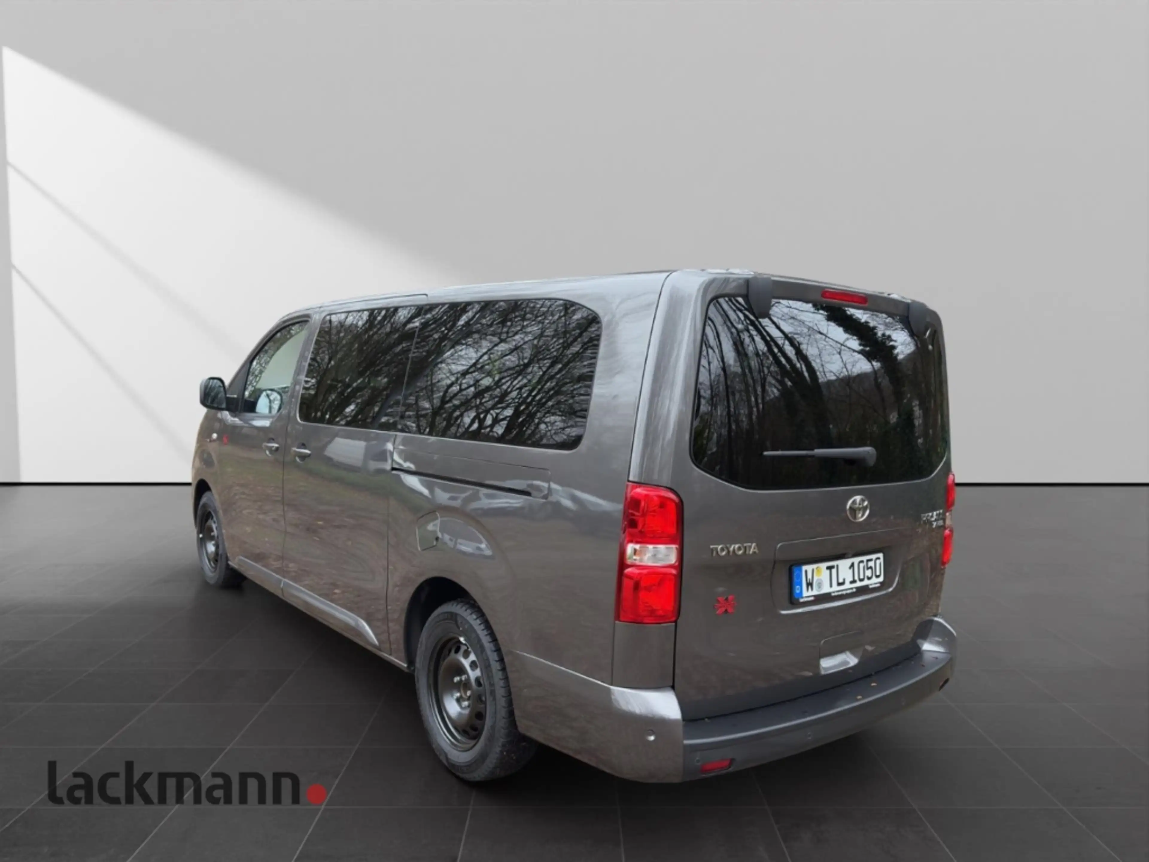 Toyota Proace 2.0 L2 4X4 Shuttle Comfort Verso 9 Sitzer — photo 4