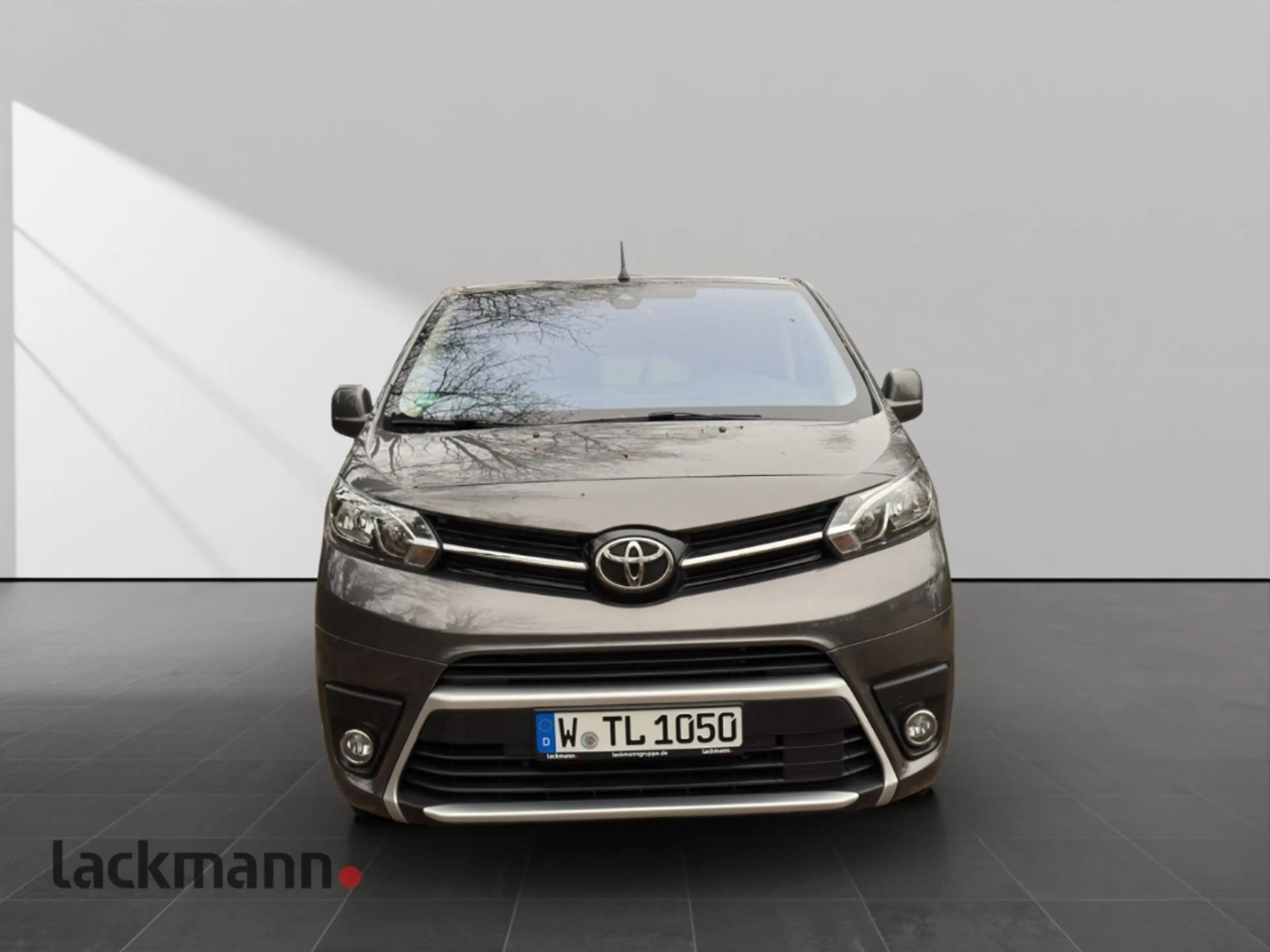 Toyota Proace 2.0 L2 4X4 Shuttle Comfort Verso 9 Sitzer — photo 2