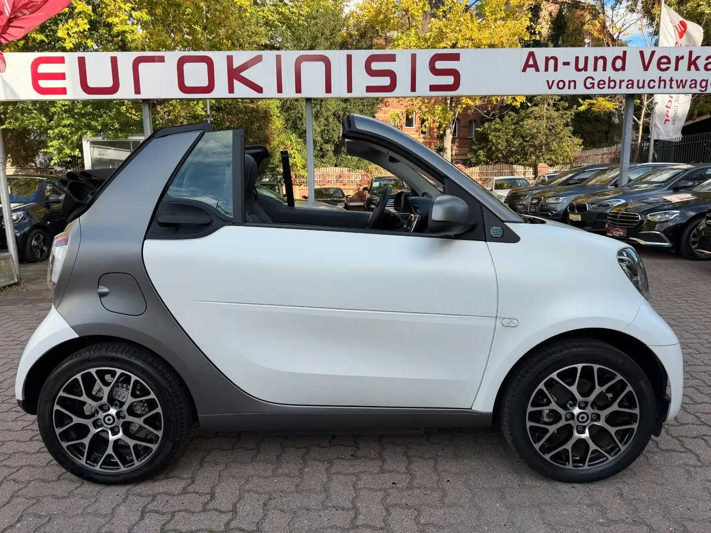 smart forTwo fortwo Cabrio EQ*EXCL*60kW**LEDER*JBL*KAM*22kW Grau - 1