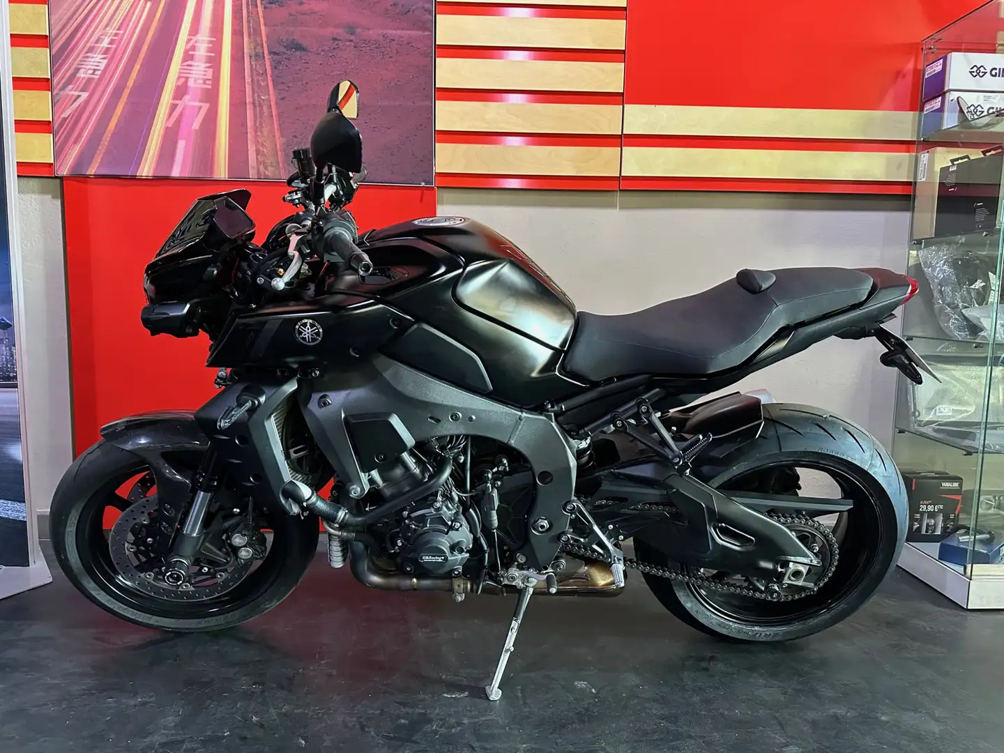Yamaha MT-10 Schwarz - 2