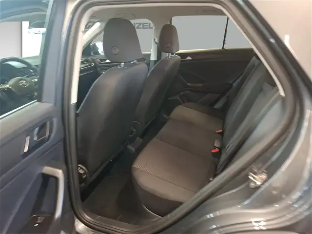 Volkswagen T-Roc view 9