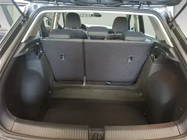 Volkswagen T-Roc view 11