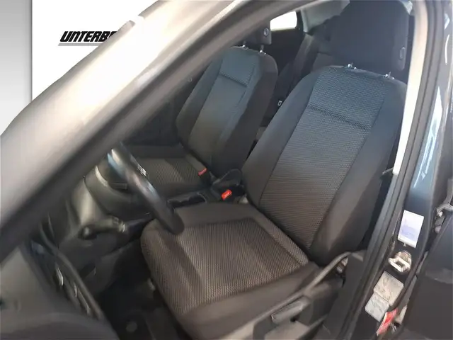 Volkswagen T-Roc view 10
