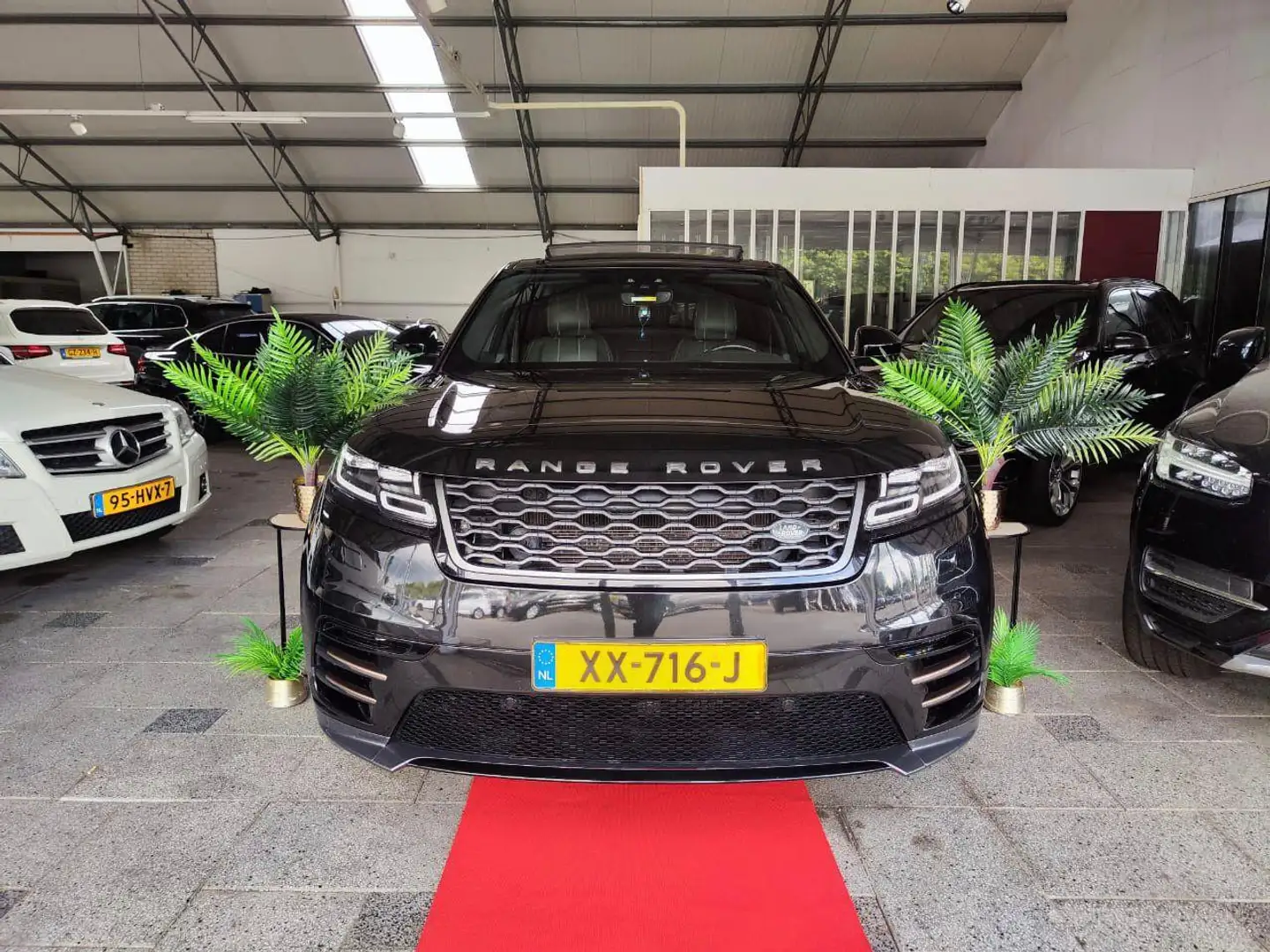 Land Rover Range Rover Velar 2.0 I4 AWD HSE DYNAMIC NAP 2019! Zwart - 1