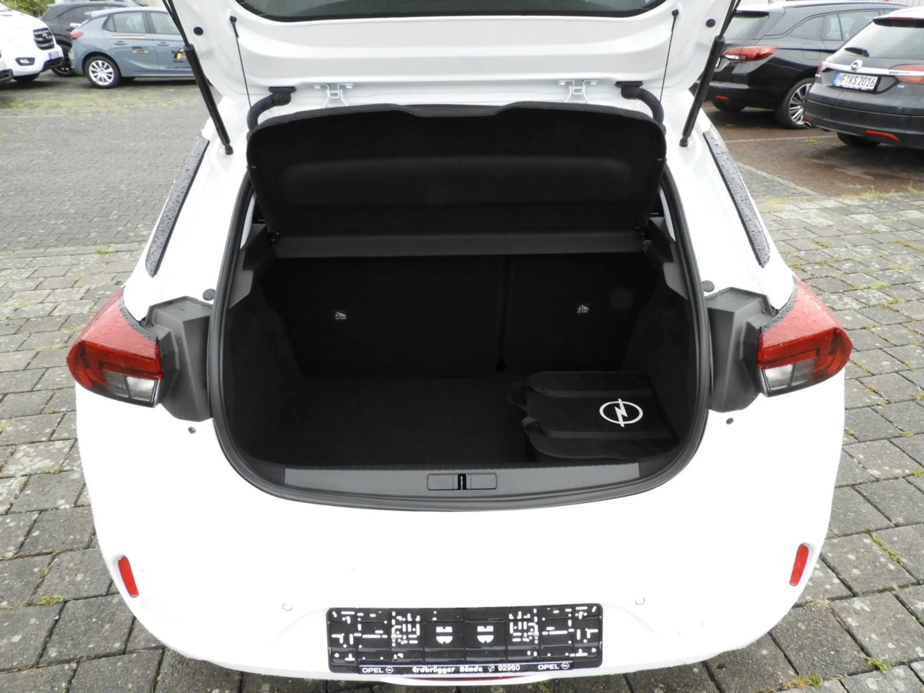 Opel Corsa-e e Edition Rückfahrkamera — photo 5