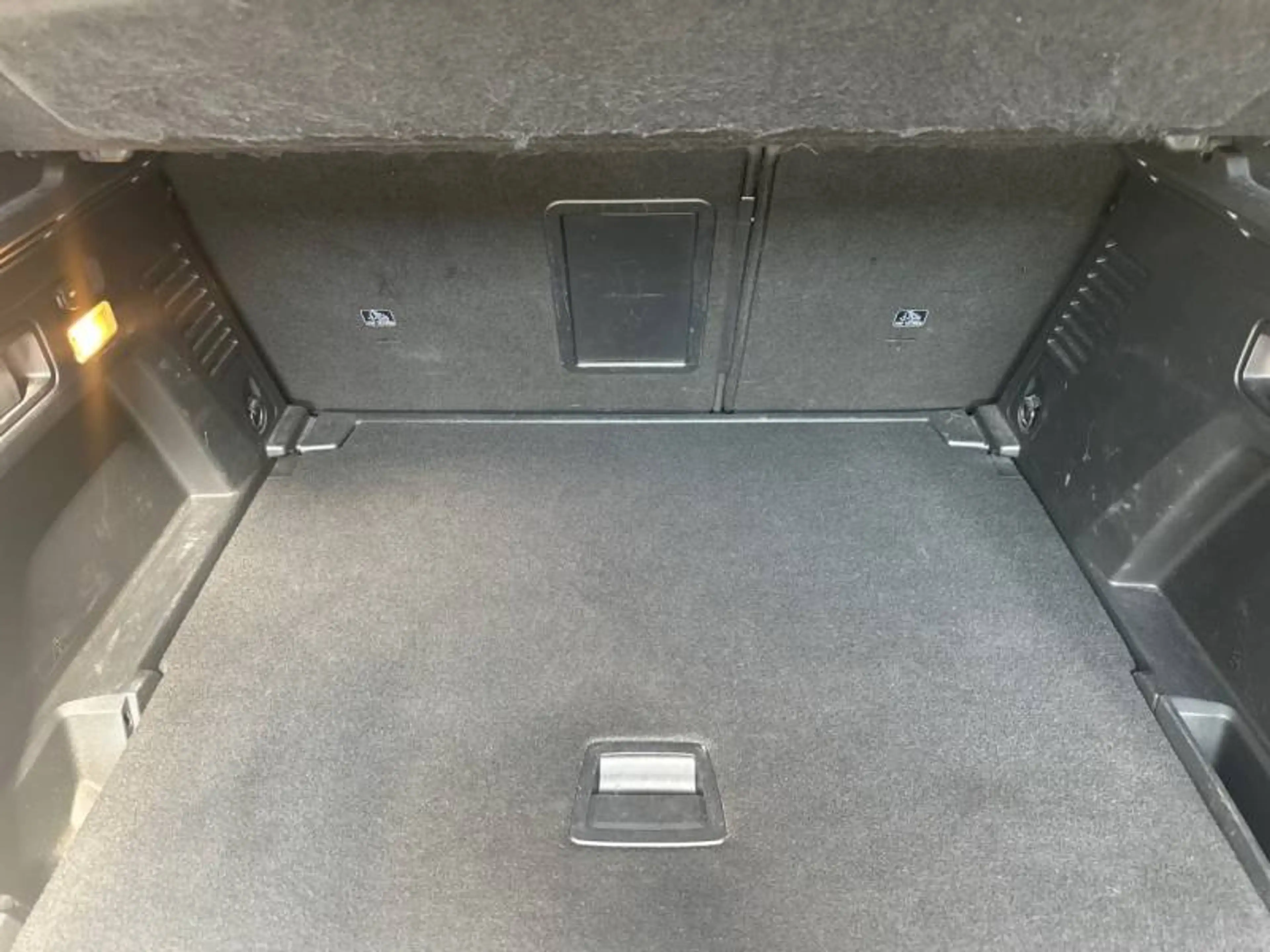 Peugeot 3008 2 1.2 PureTech 96kW S&S Auto Allure — photo 6