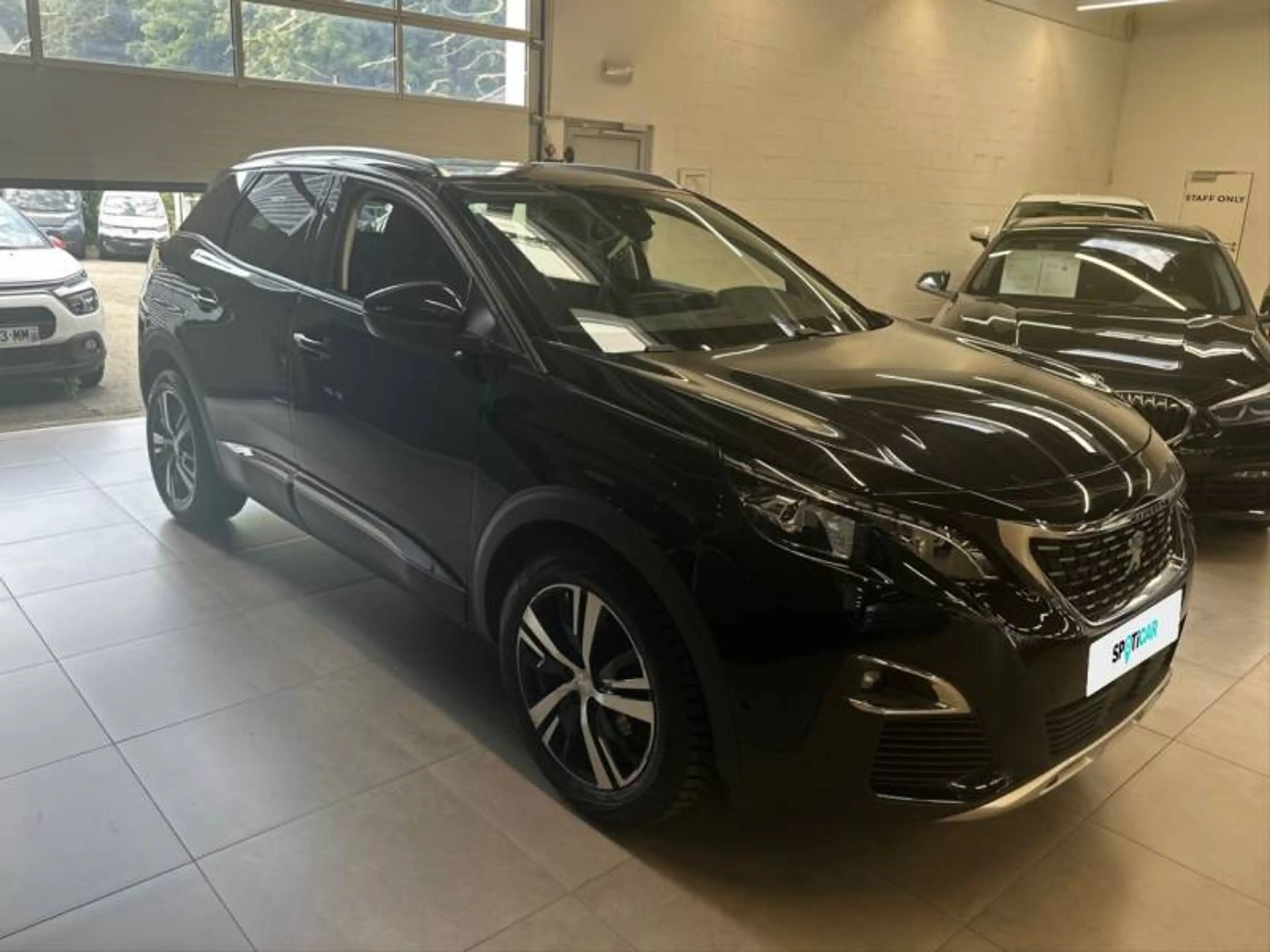 Peugeot 3008 2 1.2 PureTech 96kW S&S Auto Allure — photo 3