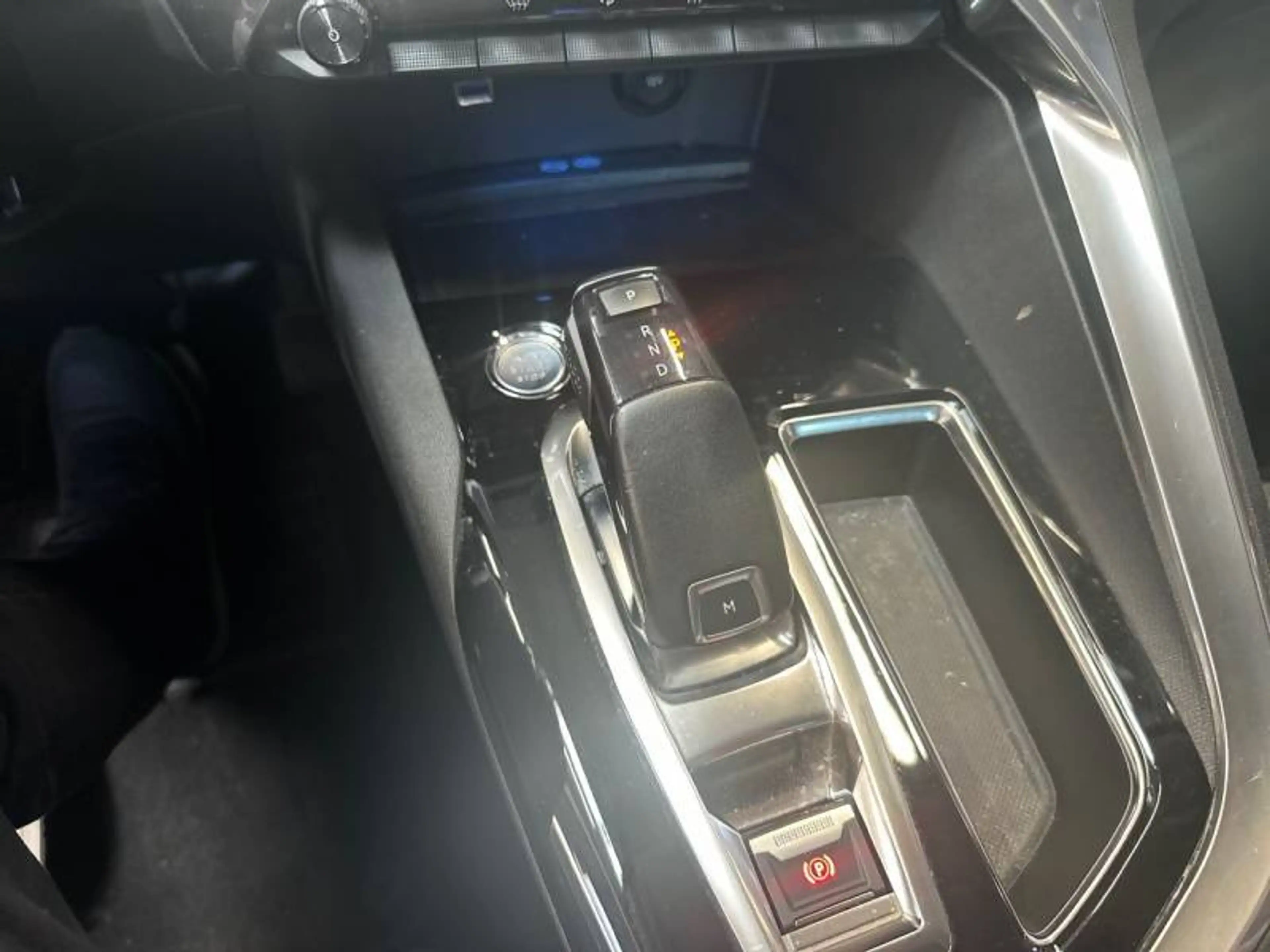 Peugeot 3008 2 1.2 PureTech 96kW S&S Auto Allure — photo 22
