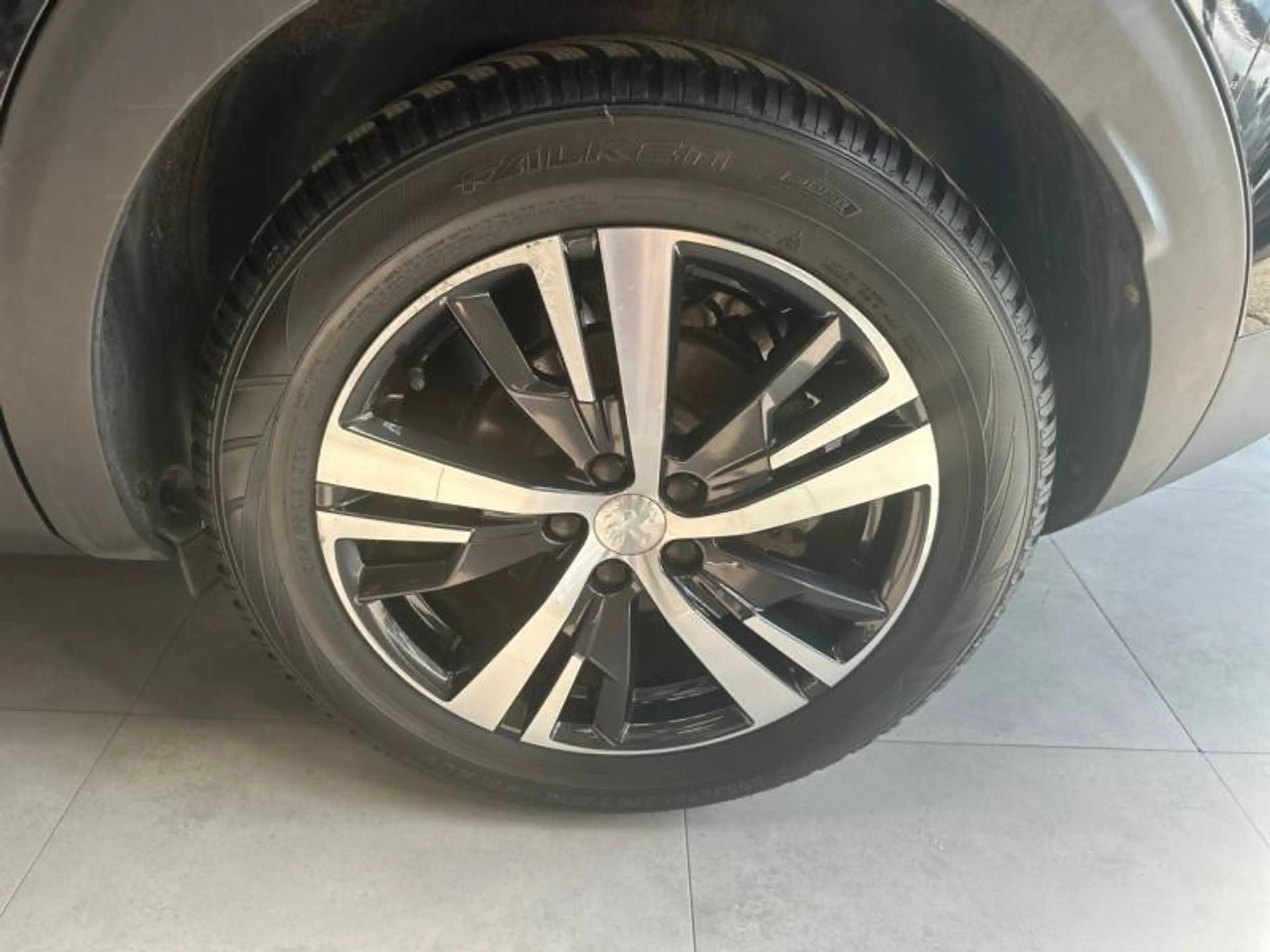 Peugeot 3008 2 1.2 PureTech 96kW S&S Auto Allure — photo 11