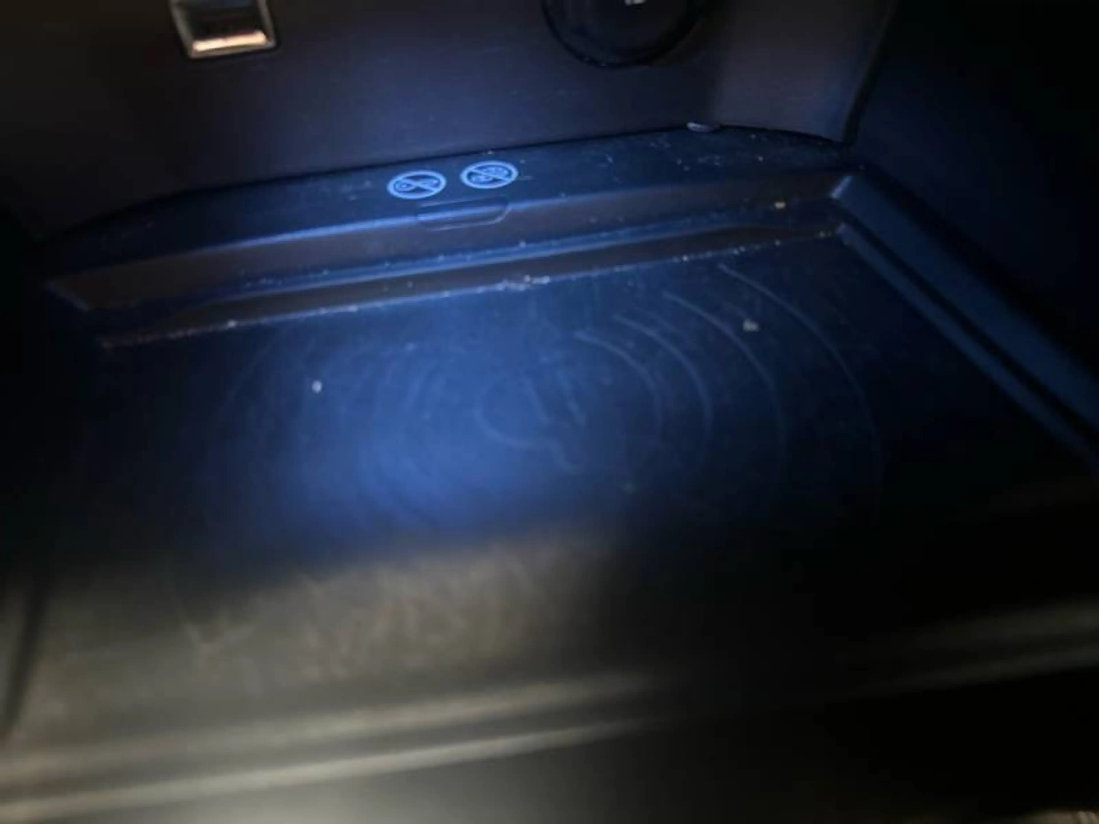 Peugeot 3008 2 1.2 PureTech 96kW S&S Auto Allure — photo 21