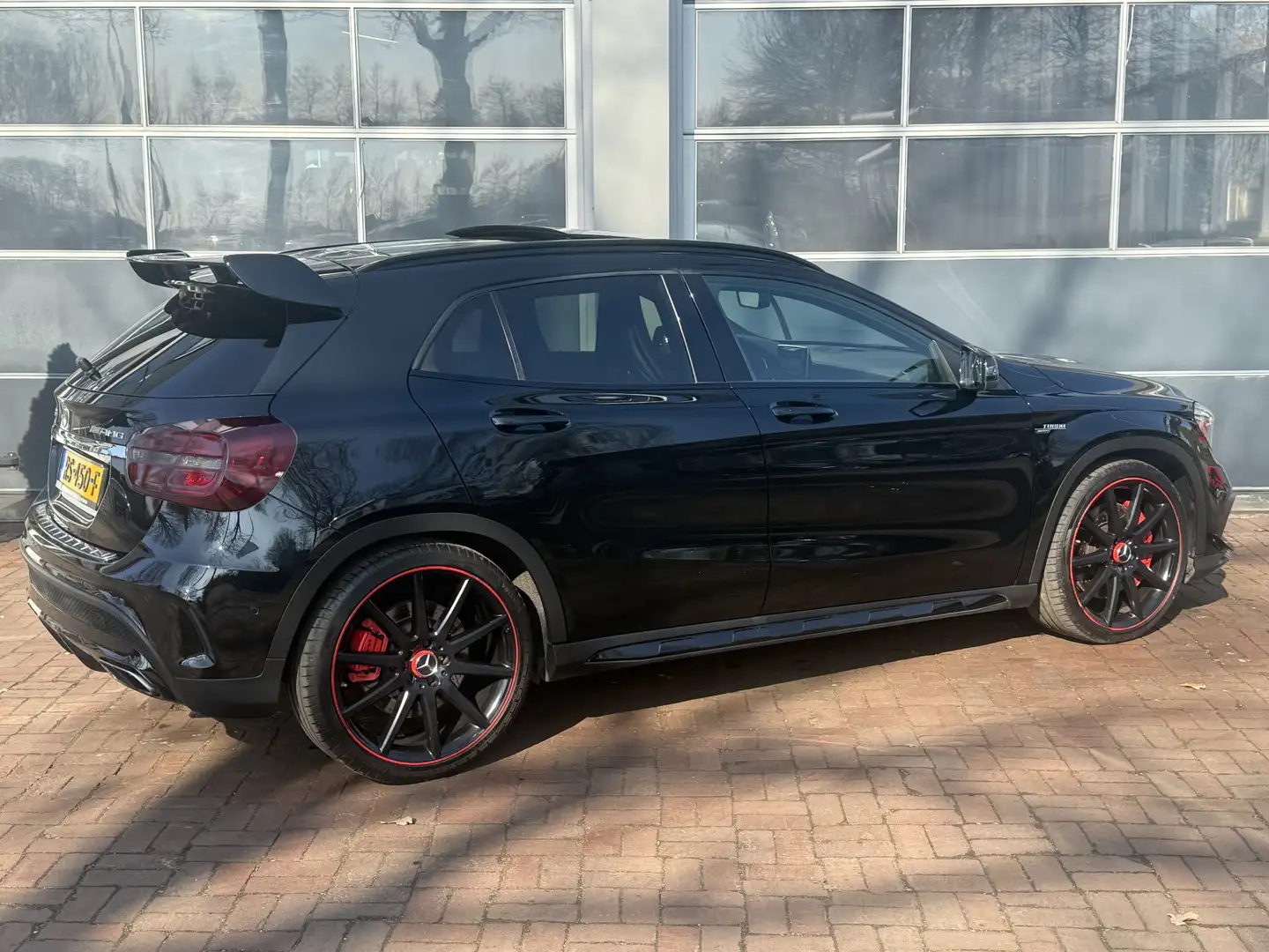 Mercedes-Benz GLA 45 AMG 4MATIC Edition-1 444PK+ SUV Чёрный - 2
