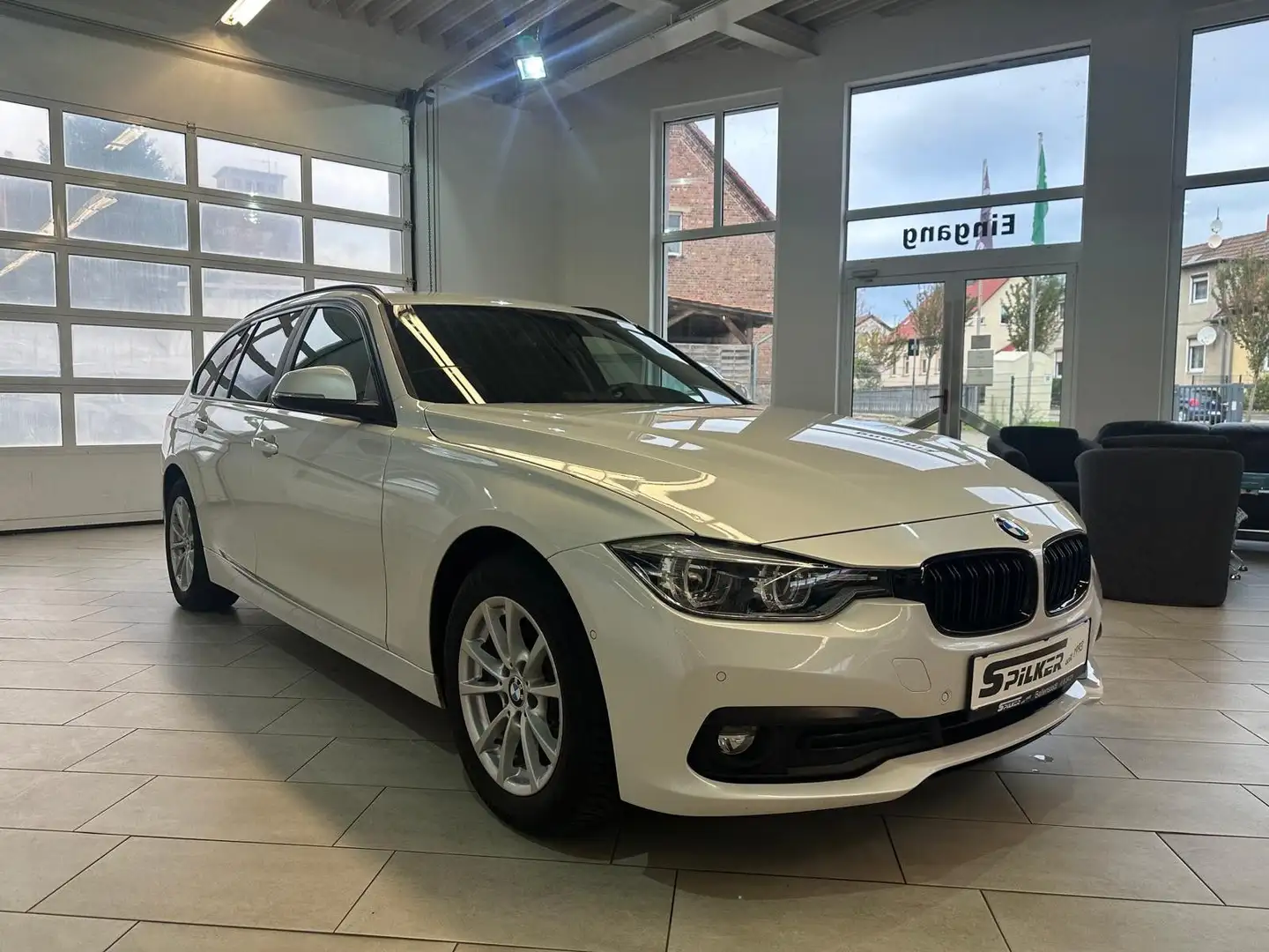 BMW 318 d Touring Advantage Automatik/NAVI/LED/KLIMA Weiß - 2