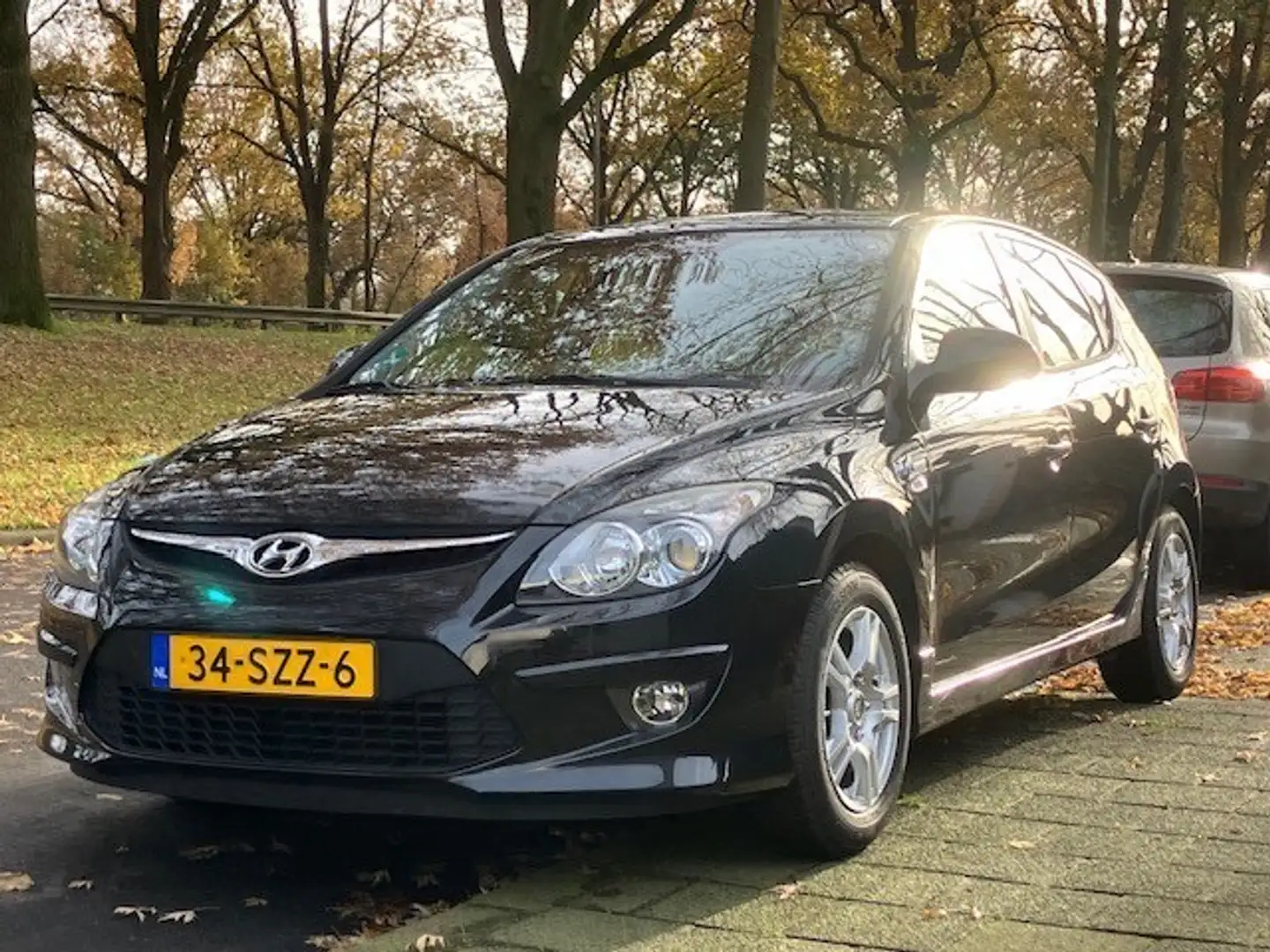 Hyundai i30 1.4 blue Classic Zwart - 1