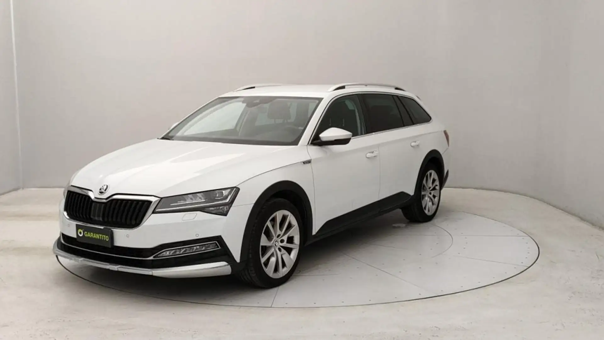 Skoda Superb 2.0 tdi evo Scout 4x4 200cv dsg Bianco - 1