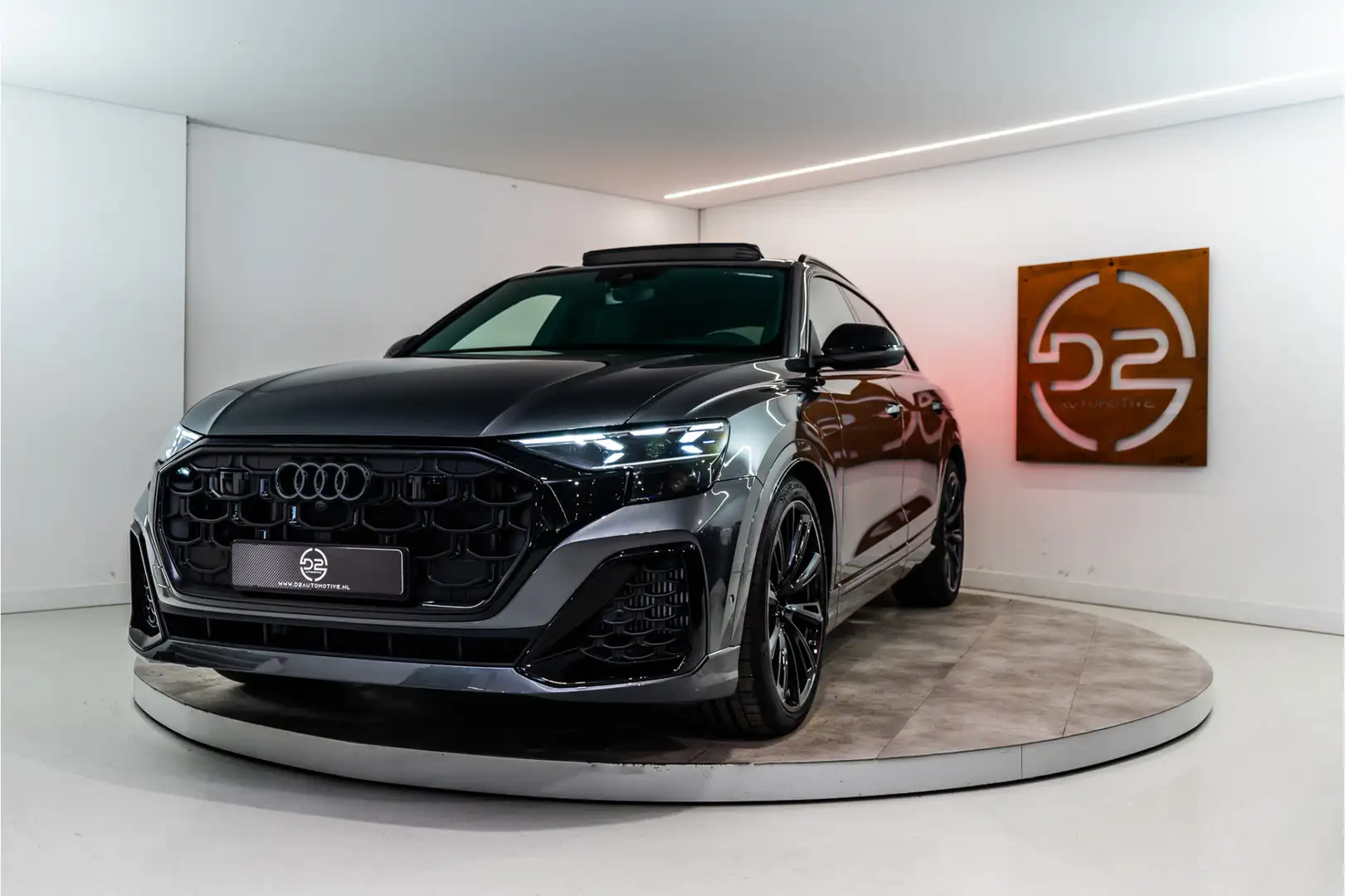 Audi Q8 60 TFSI E Quattro S-Edition Competition 490PK FACE Grijs - 1