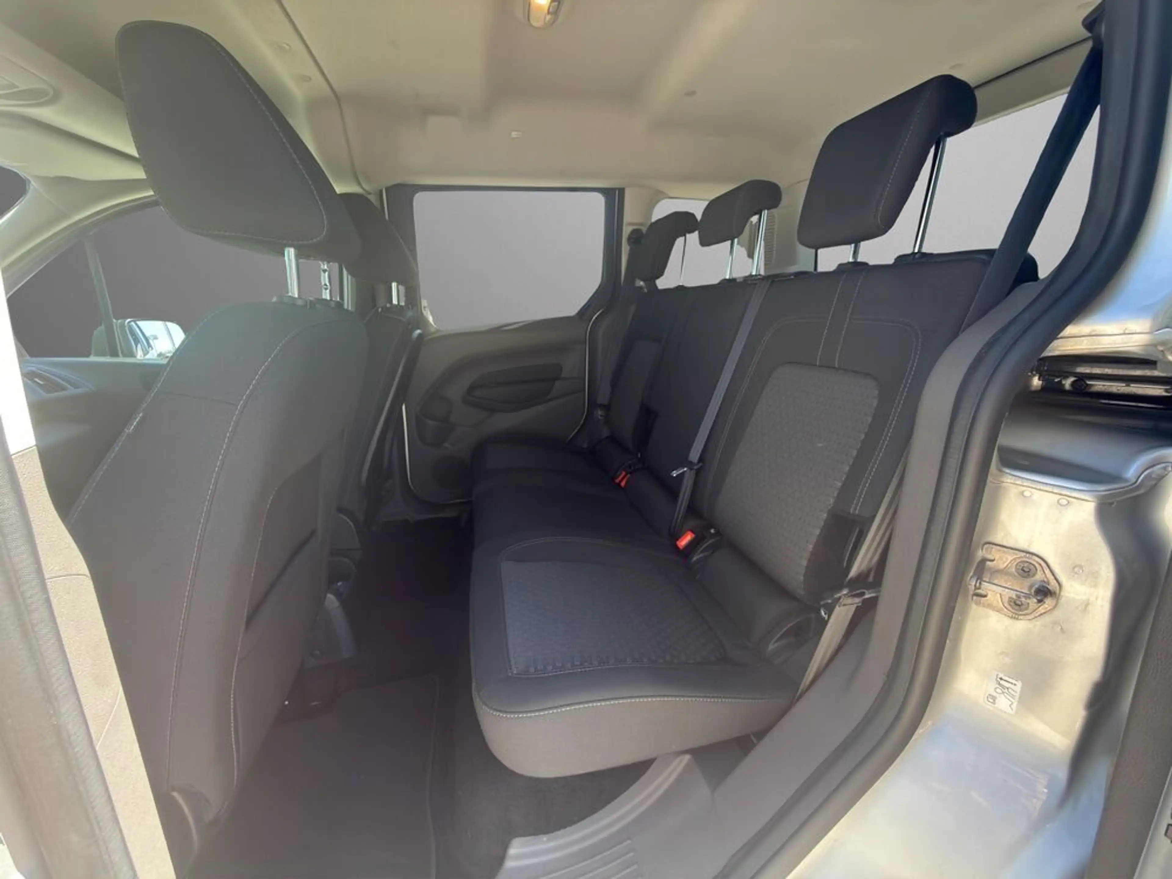 Ford Tourneo Connect Trend — photo 13