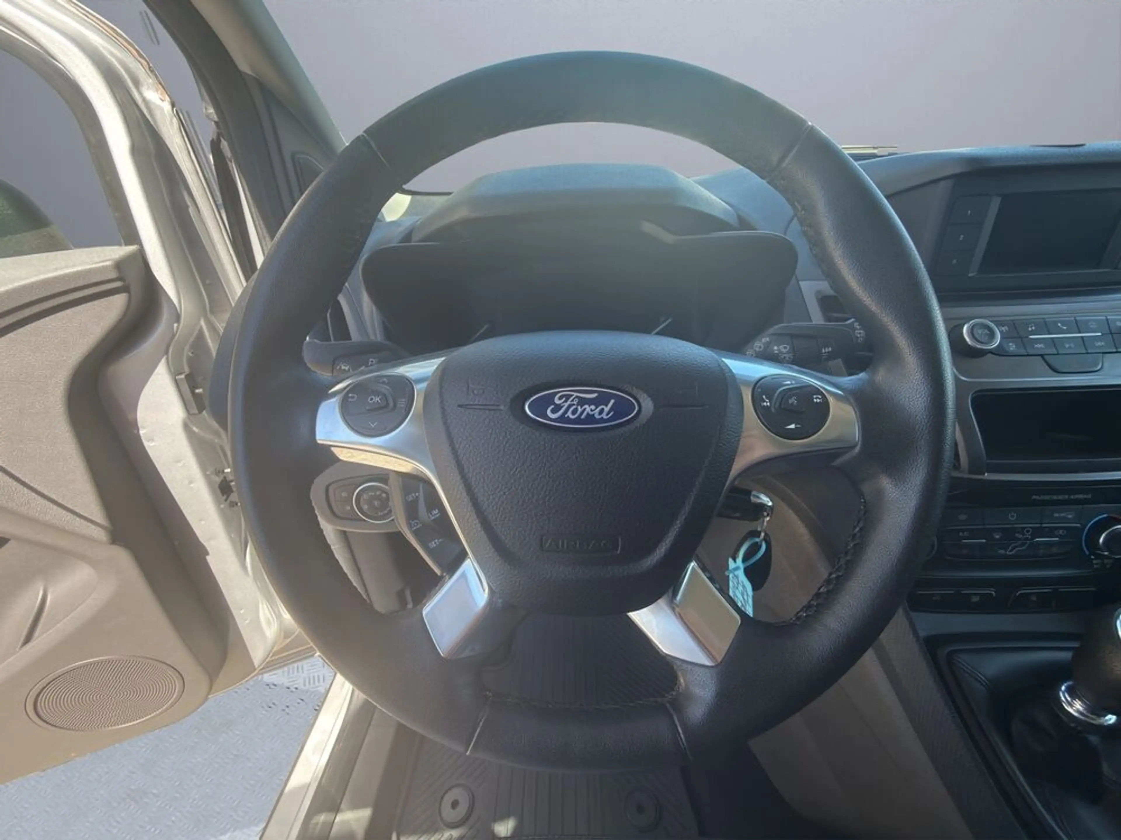 Ford Tourneo Connect Trend — photo 10