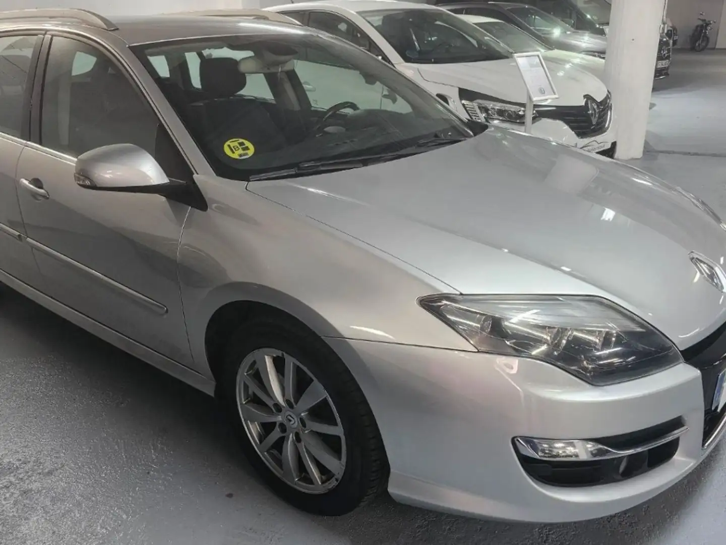 Renault Laguna G.Tour 2.0dCi En. Dynamique Tom Tom Plateado - 2