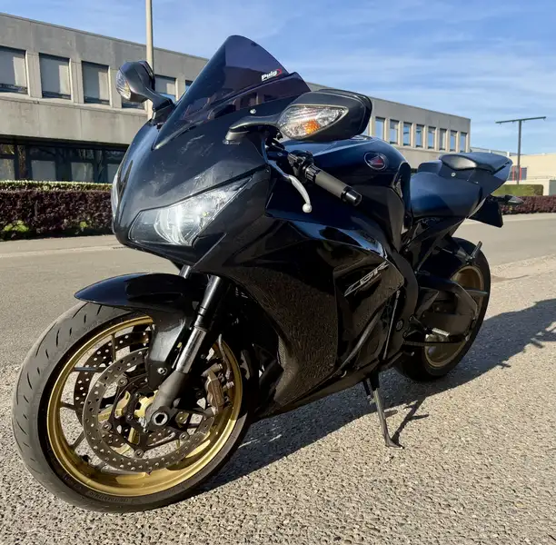 Honda CBR 1000 - foto 2