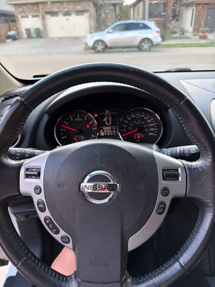 Nissan Rogue снимка Nissan Rogue
