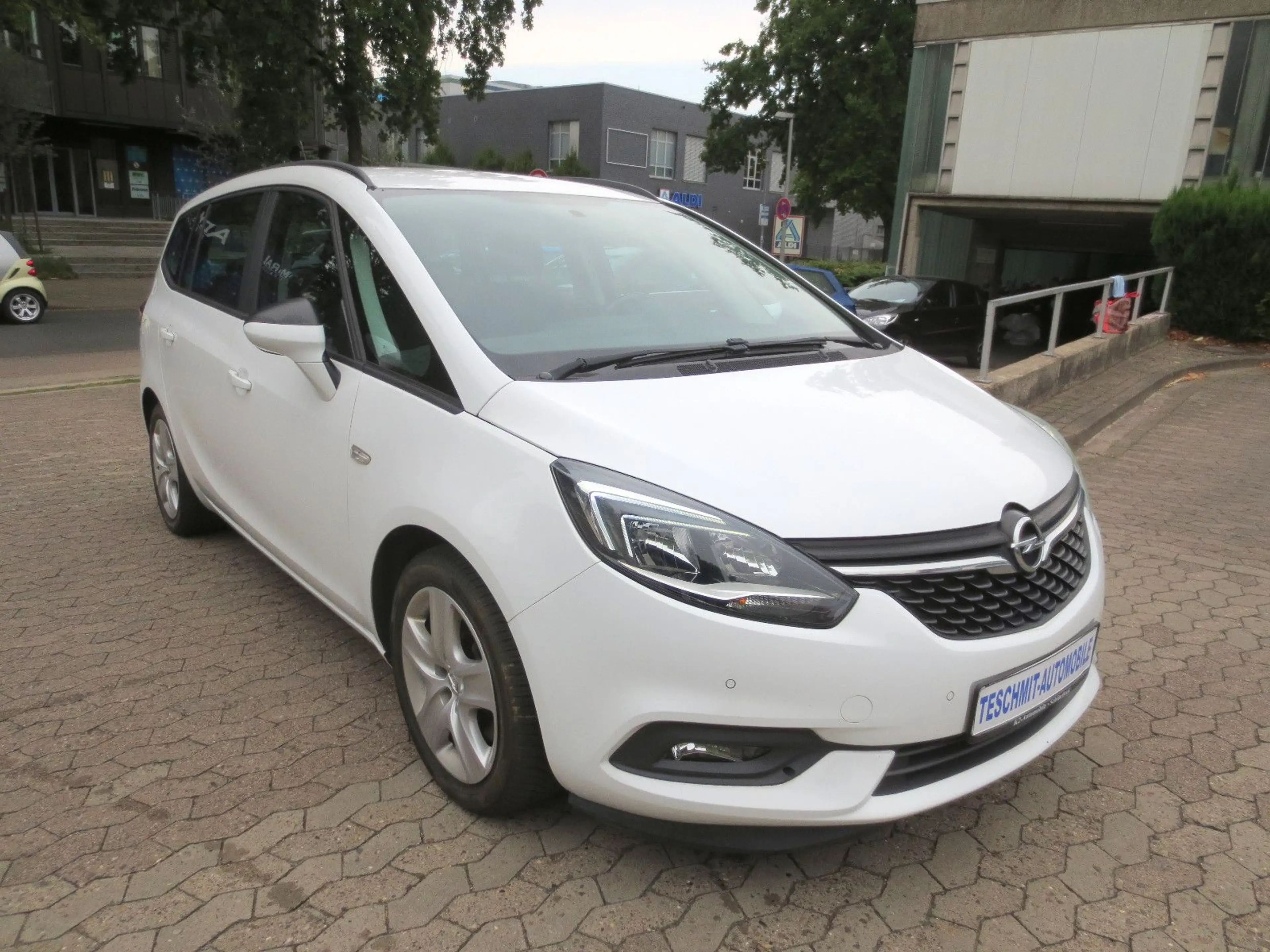 Opel Zafira Tourer C Automatik/AHK/PDC/Klimaaut/1.Hd — photo 8