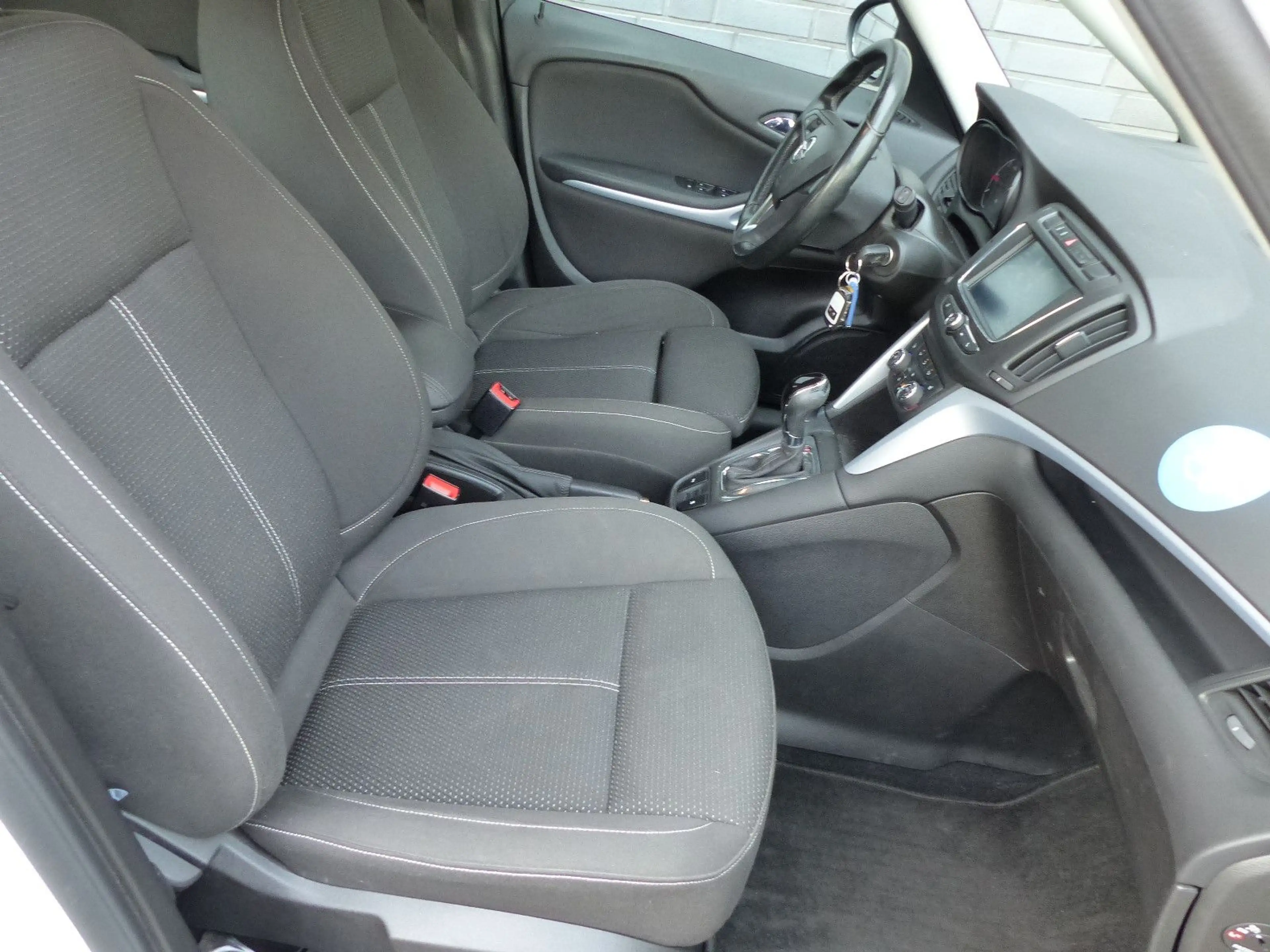 Opel Zafira Tourer C Automatik/AHK/PDC/Klimaaut/1.Hd — photo 3
