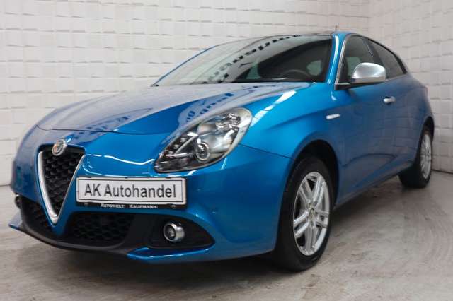 Imagine Alfa Romeo Giulietta Super Xenon SHZ PDC Kamera Temp. Klima