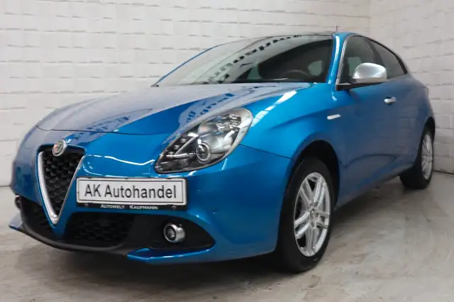 Alfa Romeo Giulietta Super Xenon SHZ PDC Kamera Temp. Klima