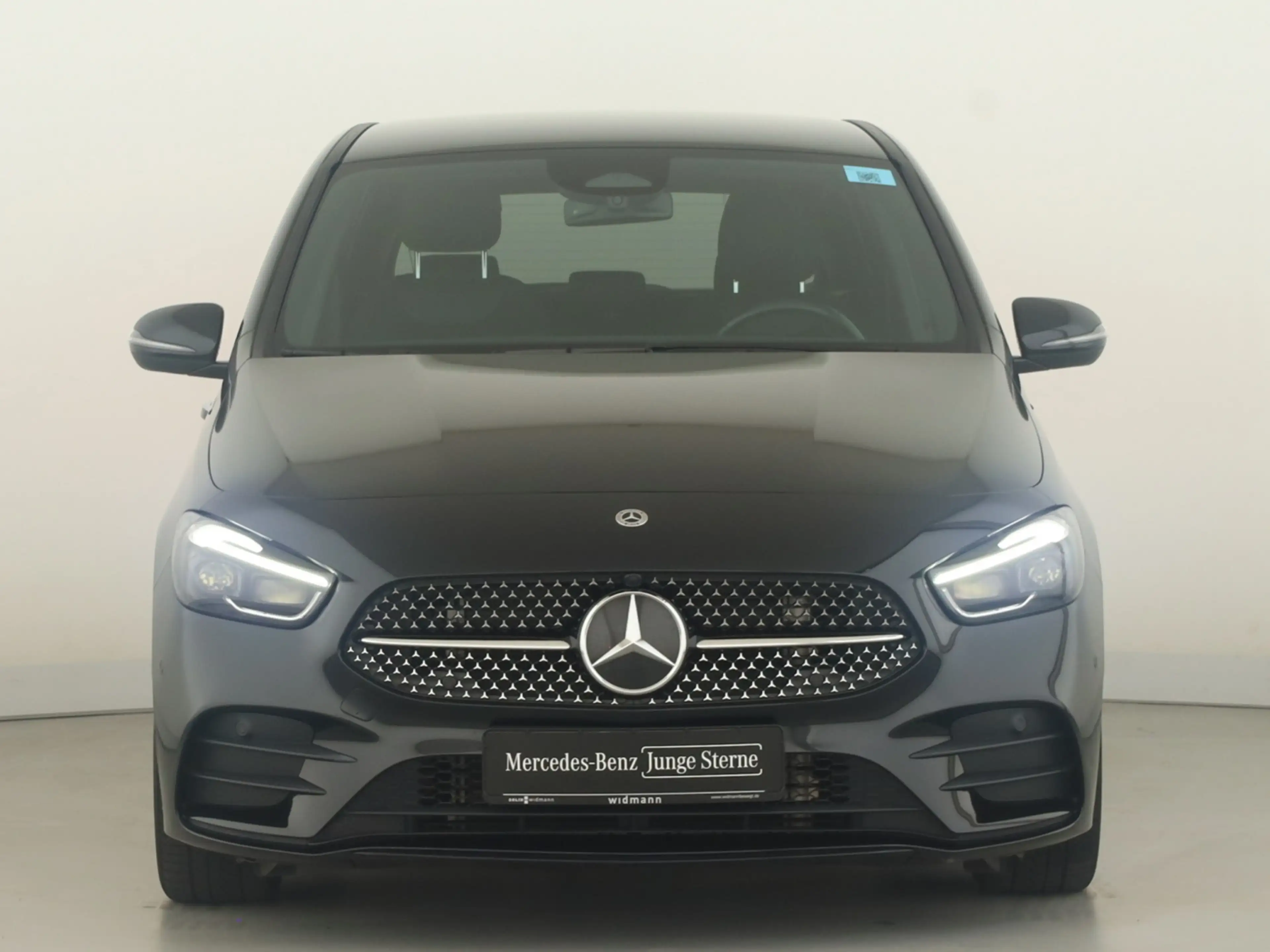 Mercedes-Benz B 220 4M *AMG-Line*Keyless*PTS*Kamera*Multibeam* — photo 3