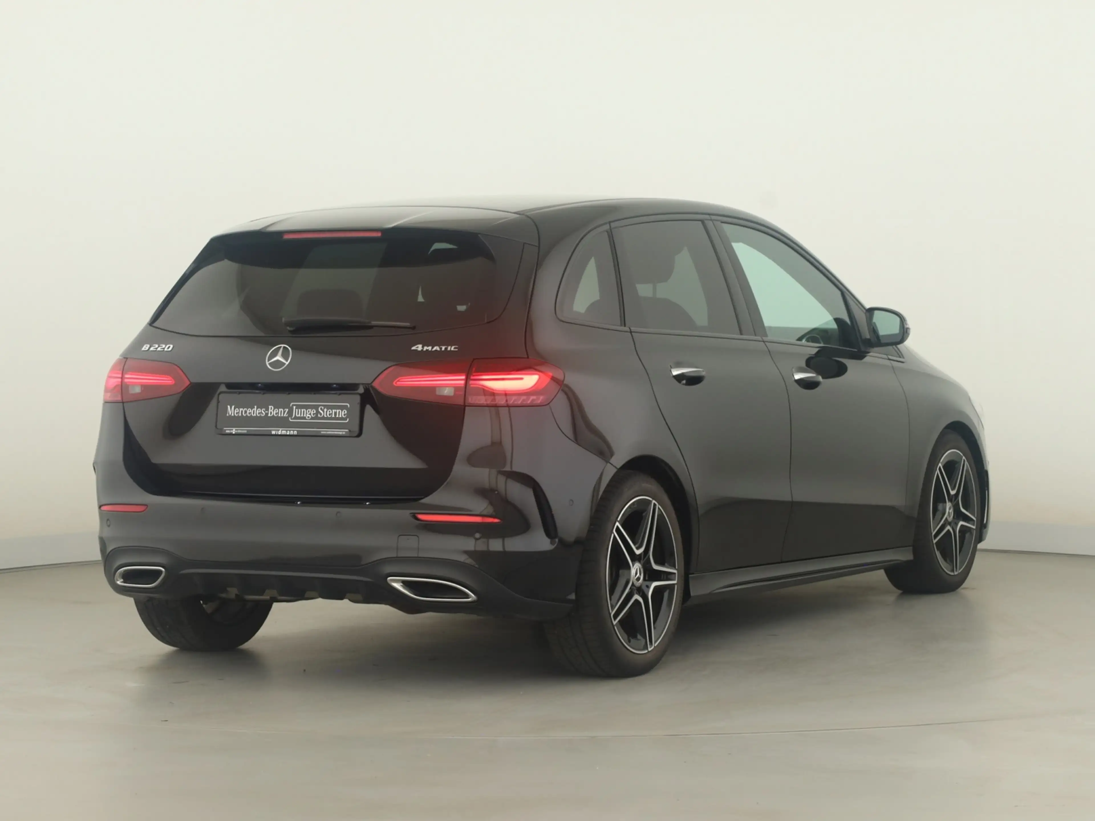 Mercedes-Benz B 220 4M *AMG-Line*Keyless*PTS*Kamera*Multibeam* — photo 2