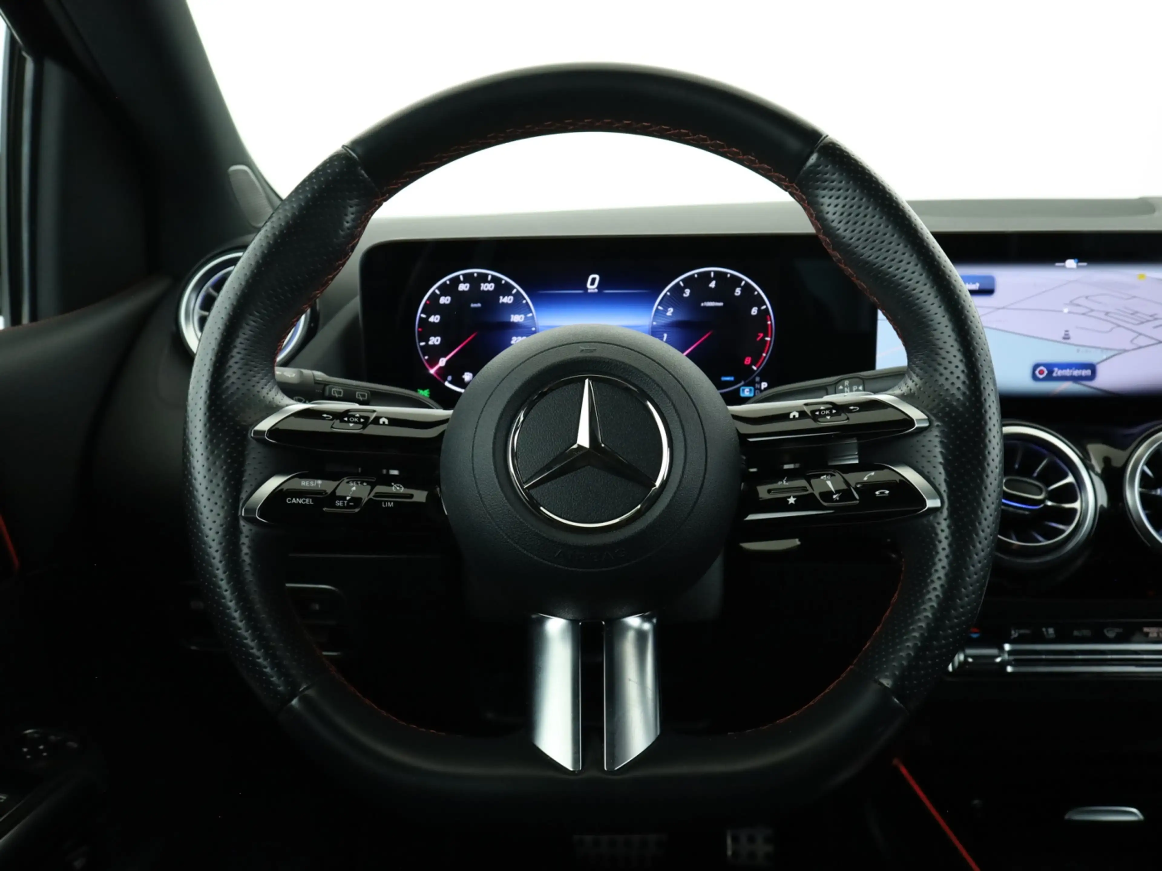 Mercedes-Benz B 220 4M *AMG-Line*Keyless*PTS*Kamera*Multibeam* — photo 11