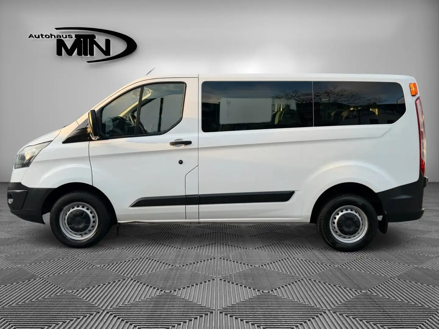 Ford Transit Custom 2,2TDCi 9.Sitzer Klima PDC 1.HAND Weiß - 2