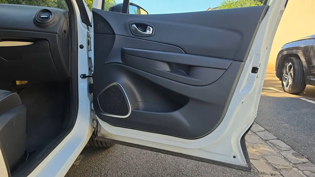 Renault Captur — photo 24
