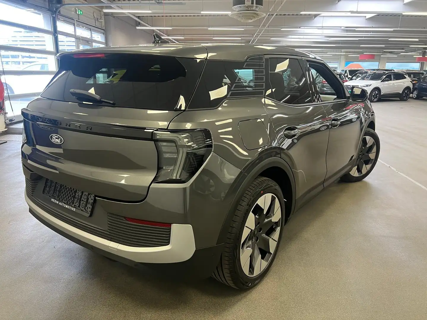 Ford Explorer Premium Extended Range RWD 77 kWh | Te bestellen v Grijs - 2