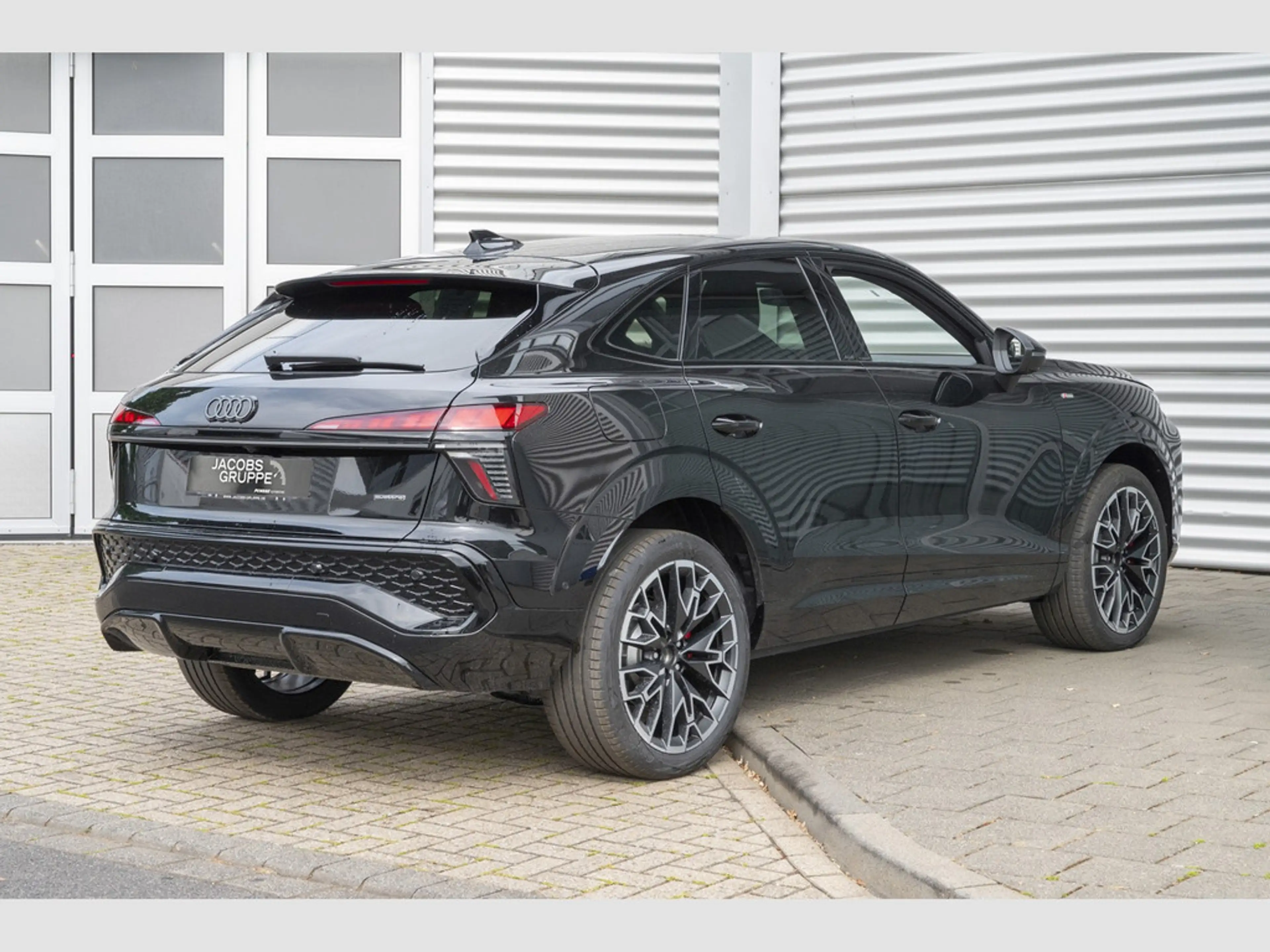 Audi Q3 Sportback S line quattro 'MatrixLED|Panoramad|AHK|TechPro — photo 3
