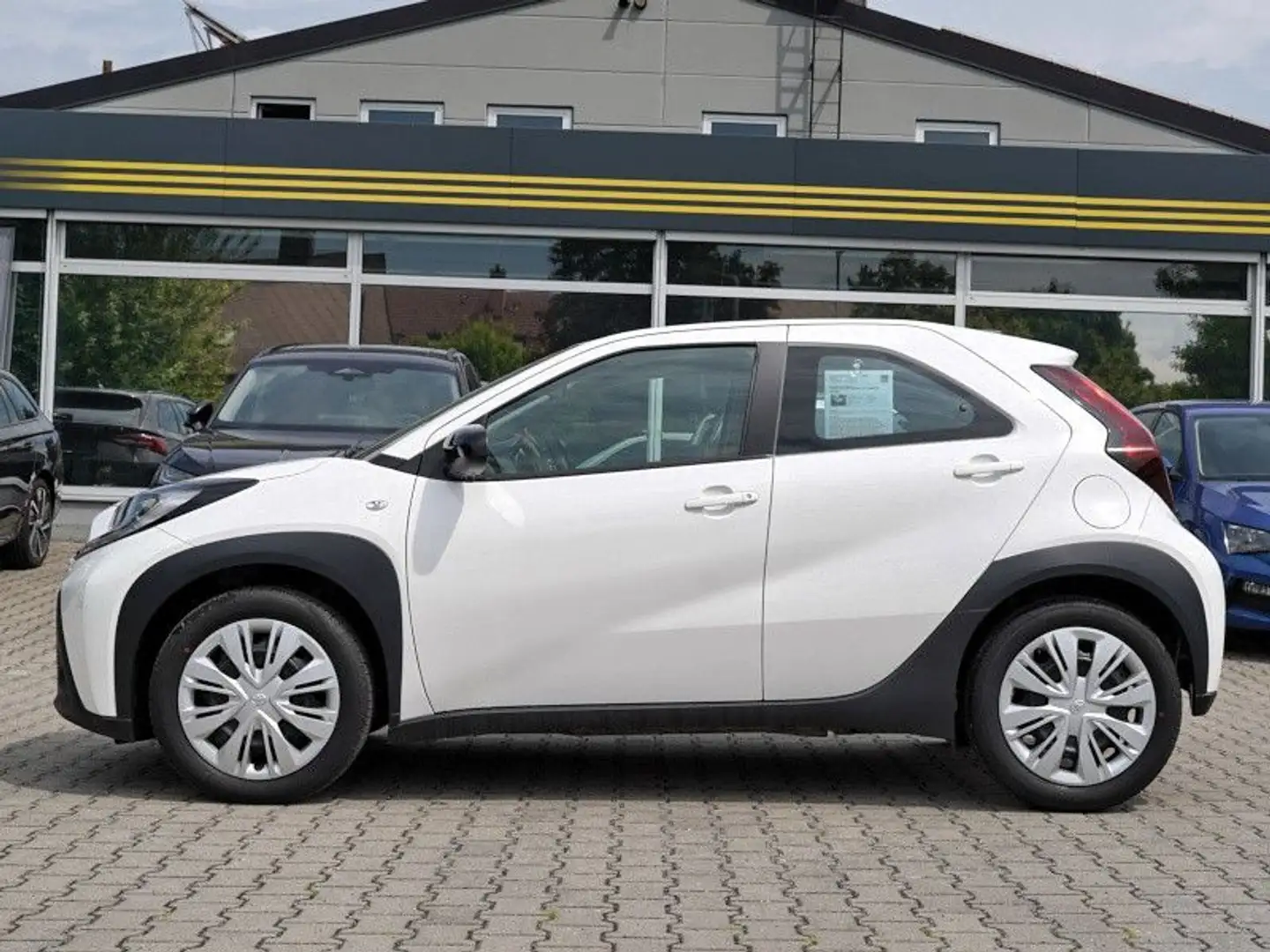 Toyota Aygo (X) Comfort*RFCAMERA+KLIMA Bianco - 2