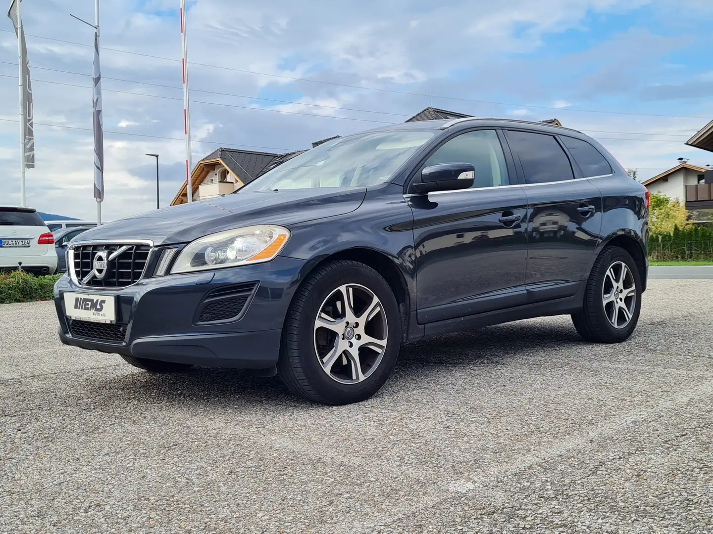 Volvo XC60 AWD *PICKERL*KAMERA*NAVI*ALLRAD* Grau - 1
