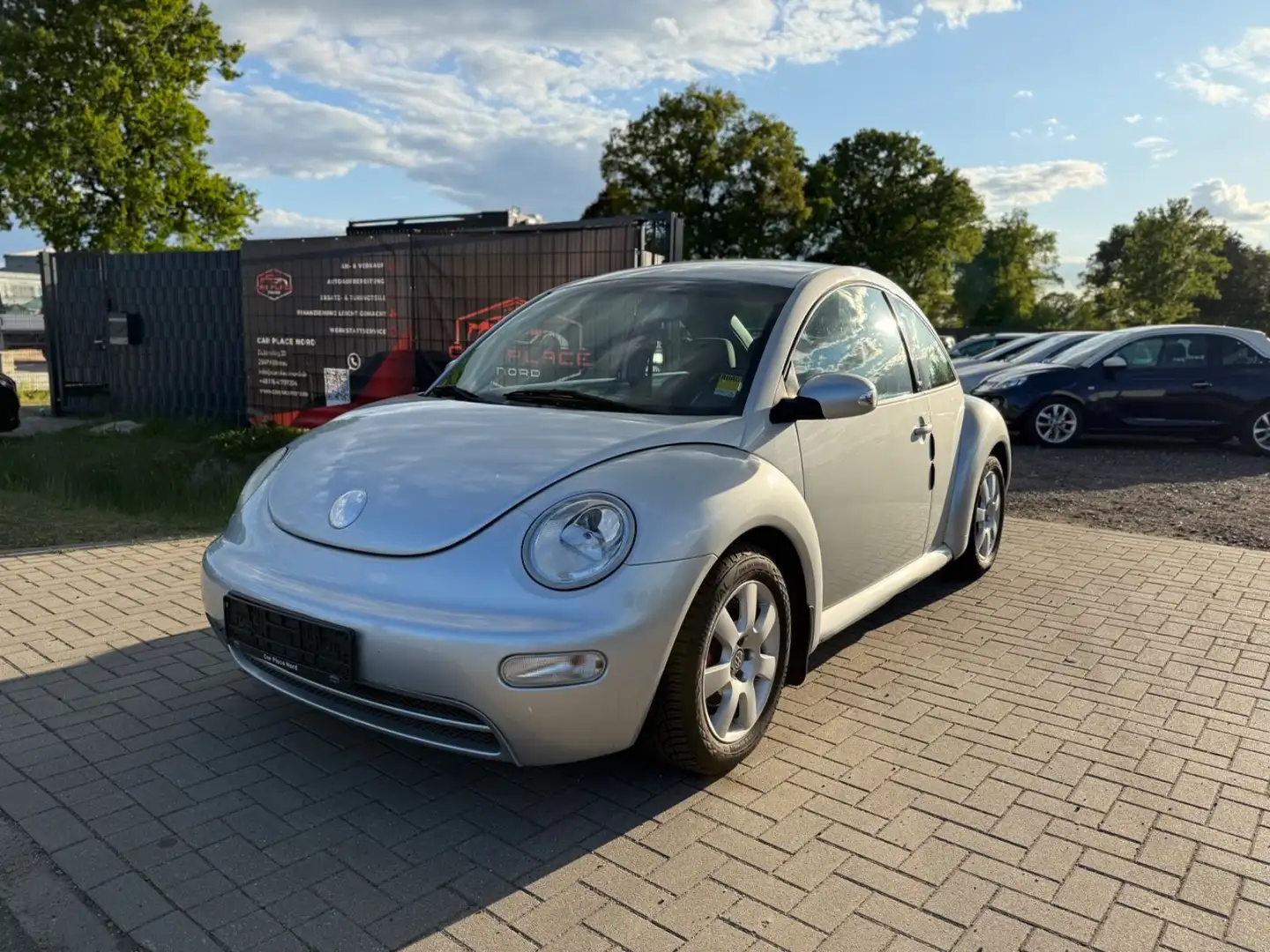 Volkswagen New Beetle 2.0 AUTOMATIK/TÜV/KLIMAANLAGE Silber - 1